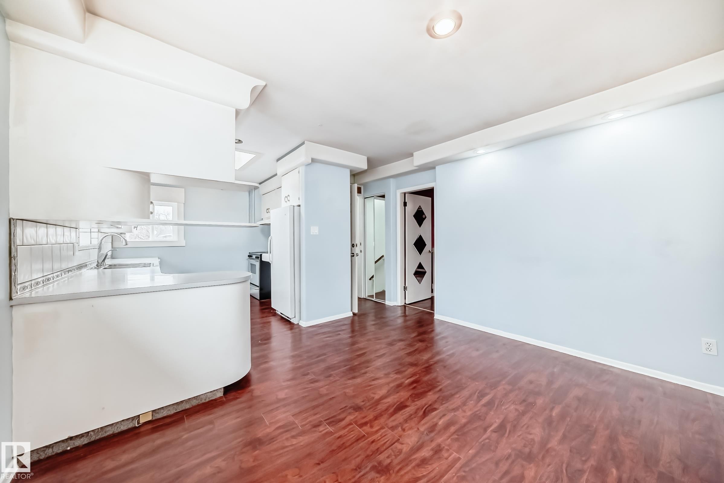 5204 112 Avenue Nw, Edmonton, AB - Indoor Photo Showing Laundry Room