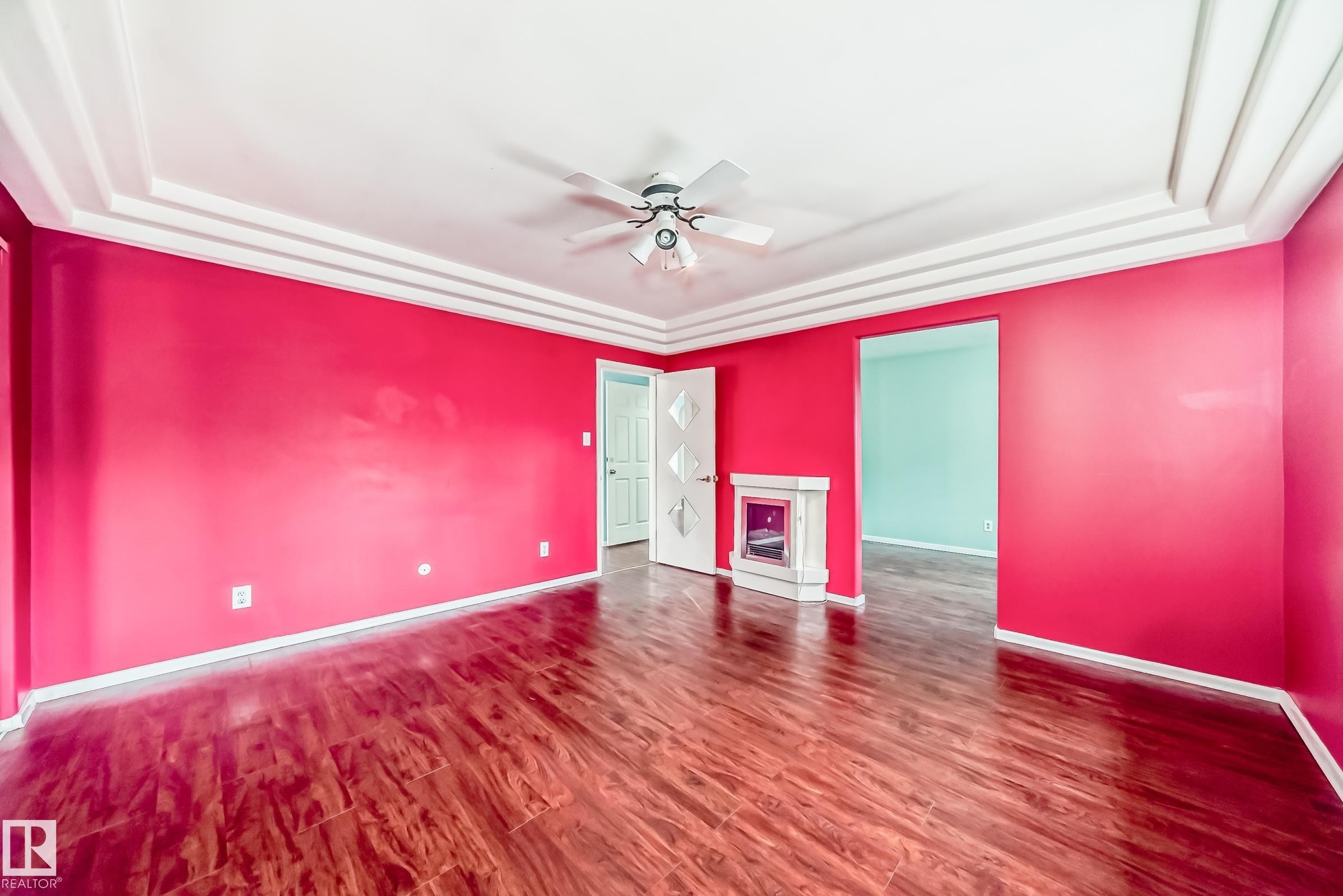 5204 112 Avenue Nw, Edmonton, AB - Indoor Photo Showing Other Room