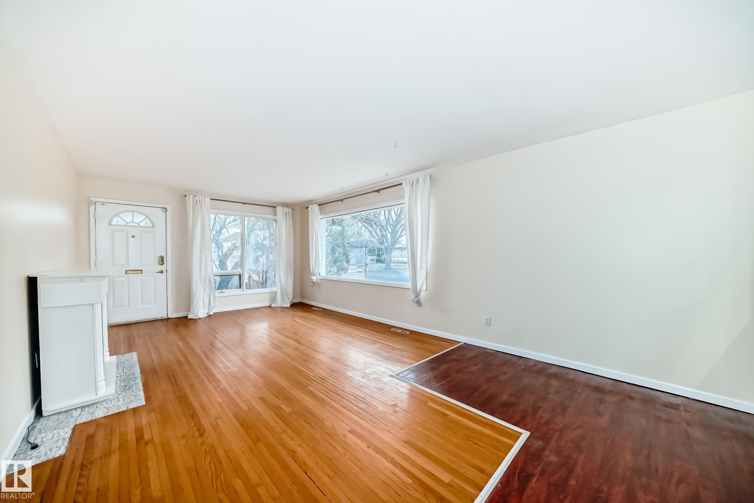 5204 112 Avenue Nw, Edmonton, AB - Indoor Photo Showing Other Room