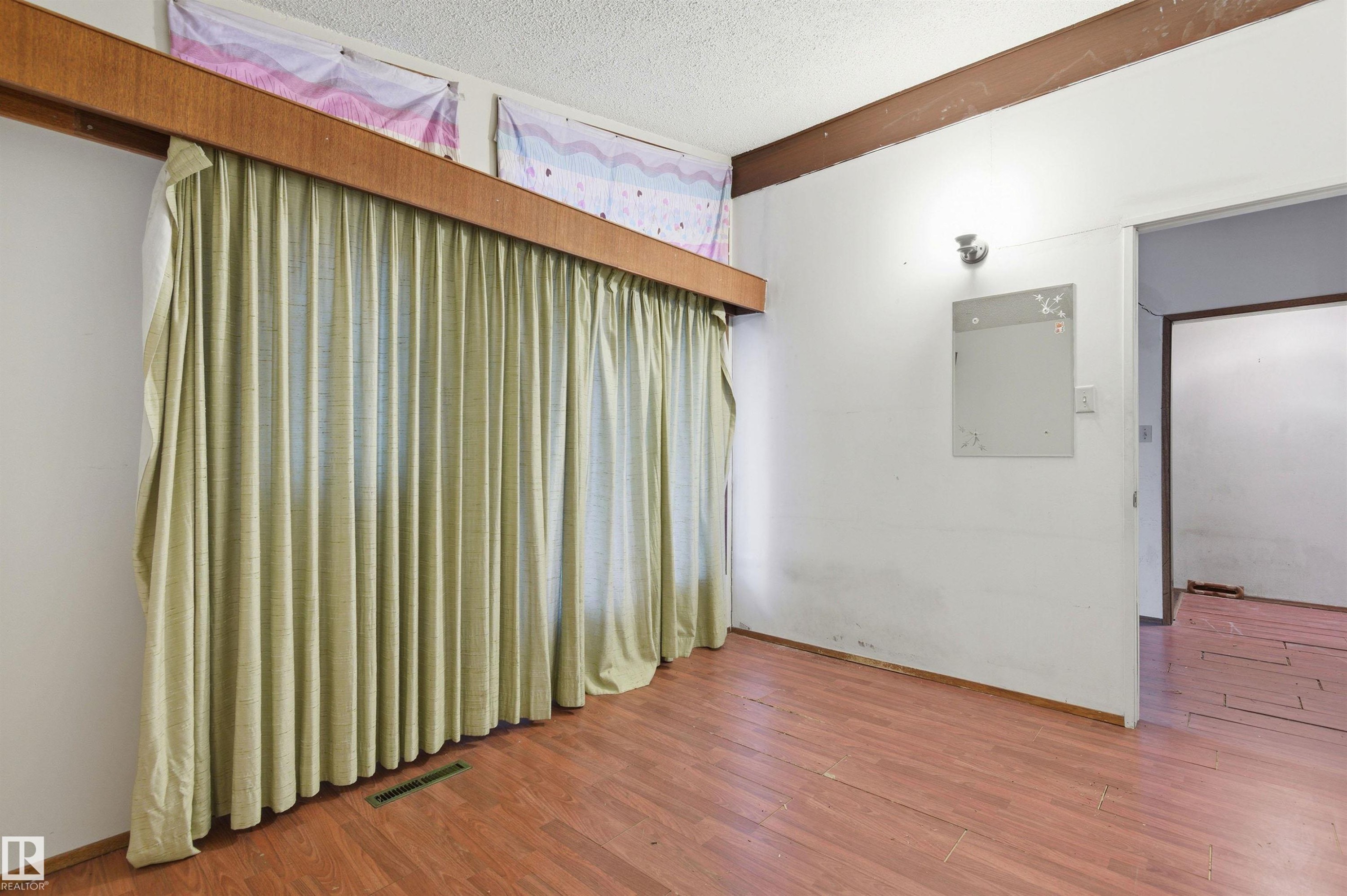 Image quality insufficient for description - 11211 77 Avenue, Edmonton, AB - Indoor Photo Showing Other Room
