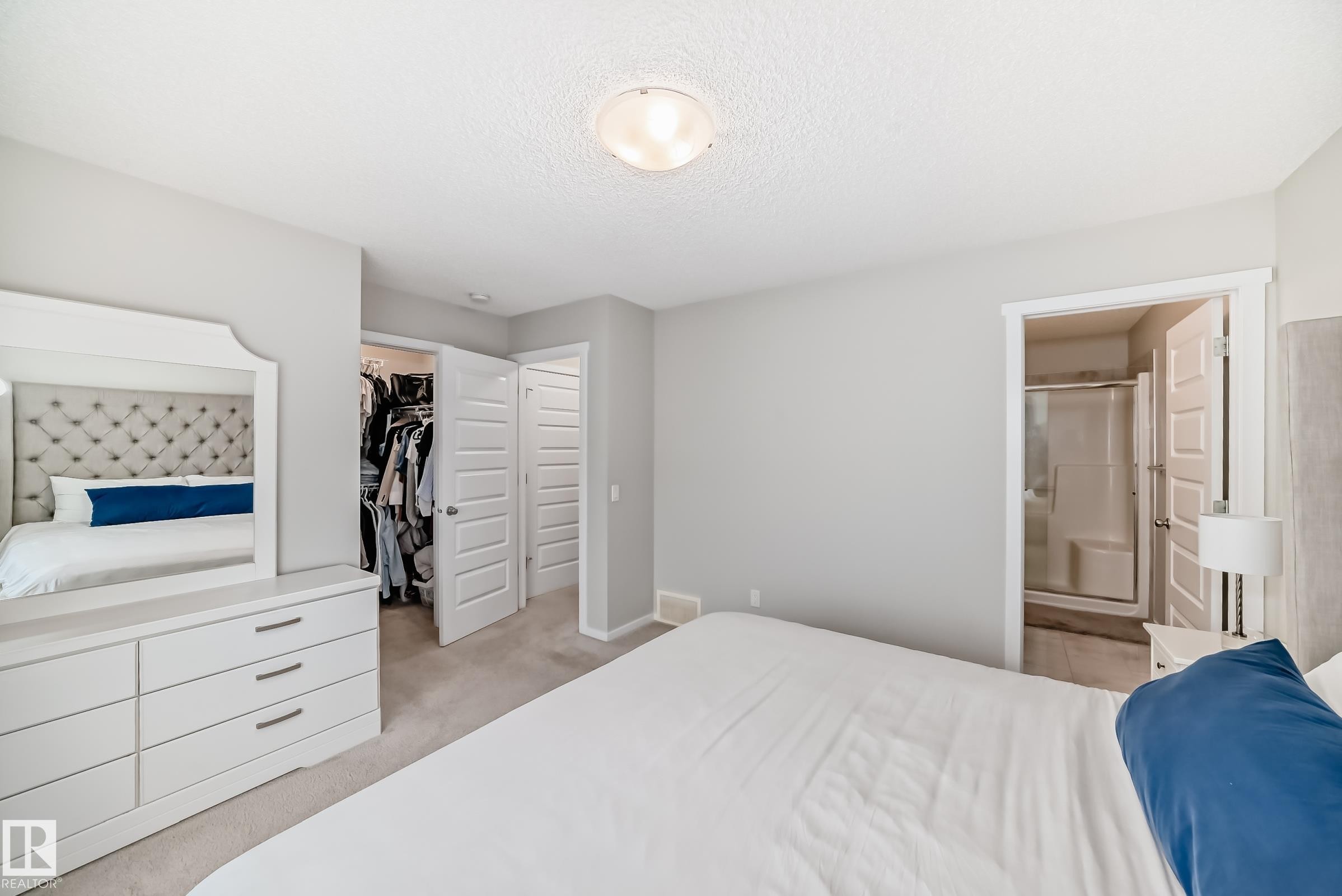 Bedroom with light gray walls and carpeted flooring - 3278 Cherry Crescent, Edmonton, AB - Indoor Photo Showing Bedroom