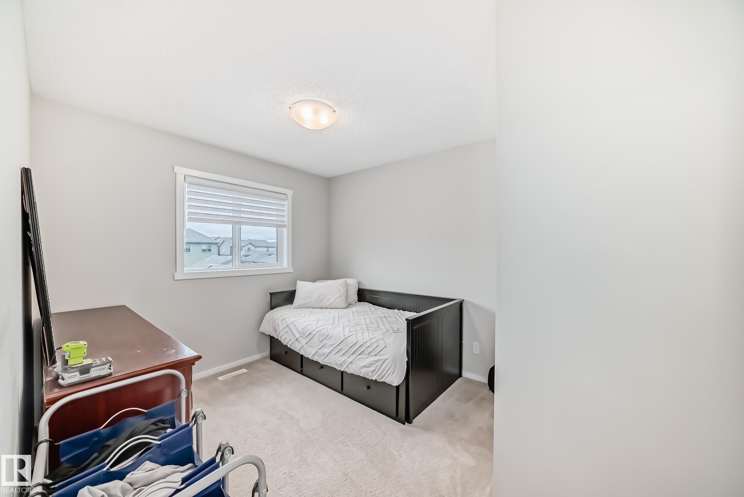Carpeted room featuring a window with horizontal blinds, light gray wall paint, and a flush-mount ceiling light - 3278 Cherry Crescent, Edmonton, AB - Indoor Photo Showing Bedroom