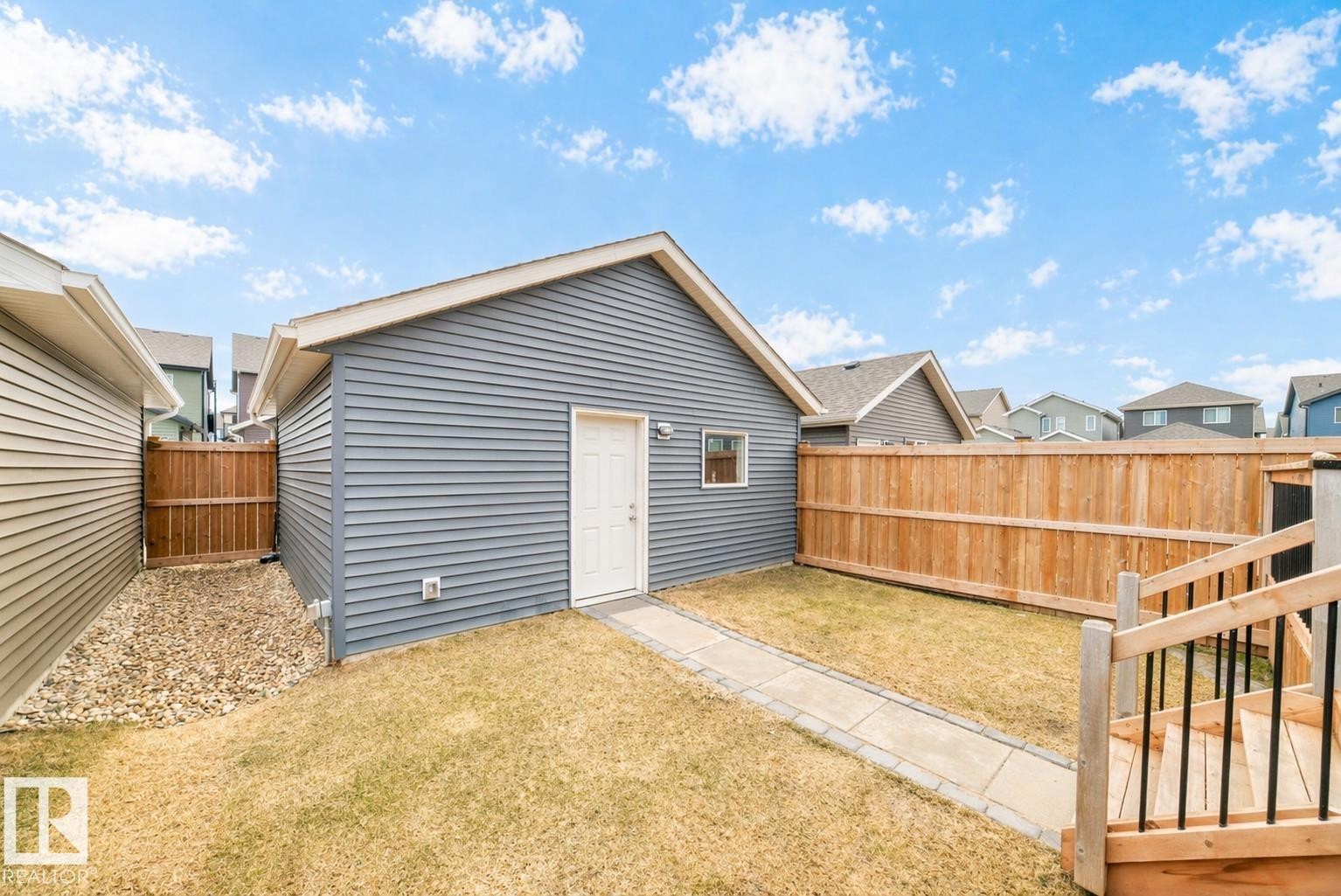Detached garage with horizontal siding, white door, and a single window - 3278 Cherry Crescent, Edmonton, AB - Outdoor With Exterior