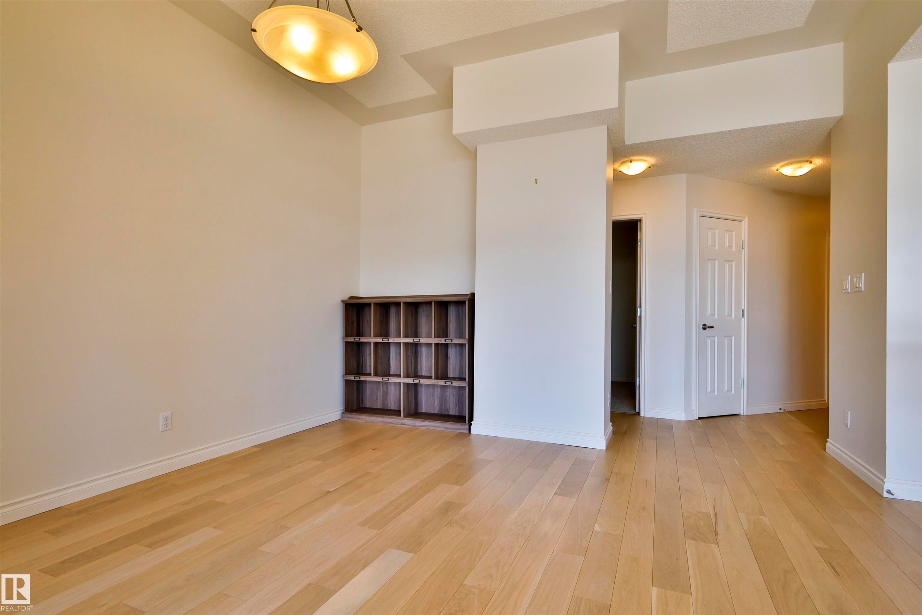 906 9020 Jasper Avenue, Edmonton, AB - Indoor Photo Showing Other Room