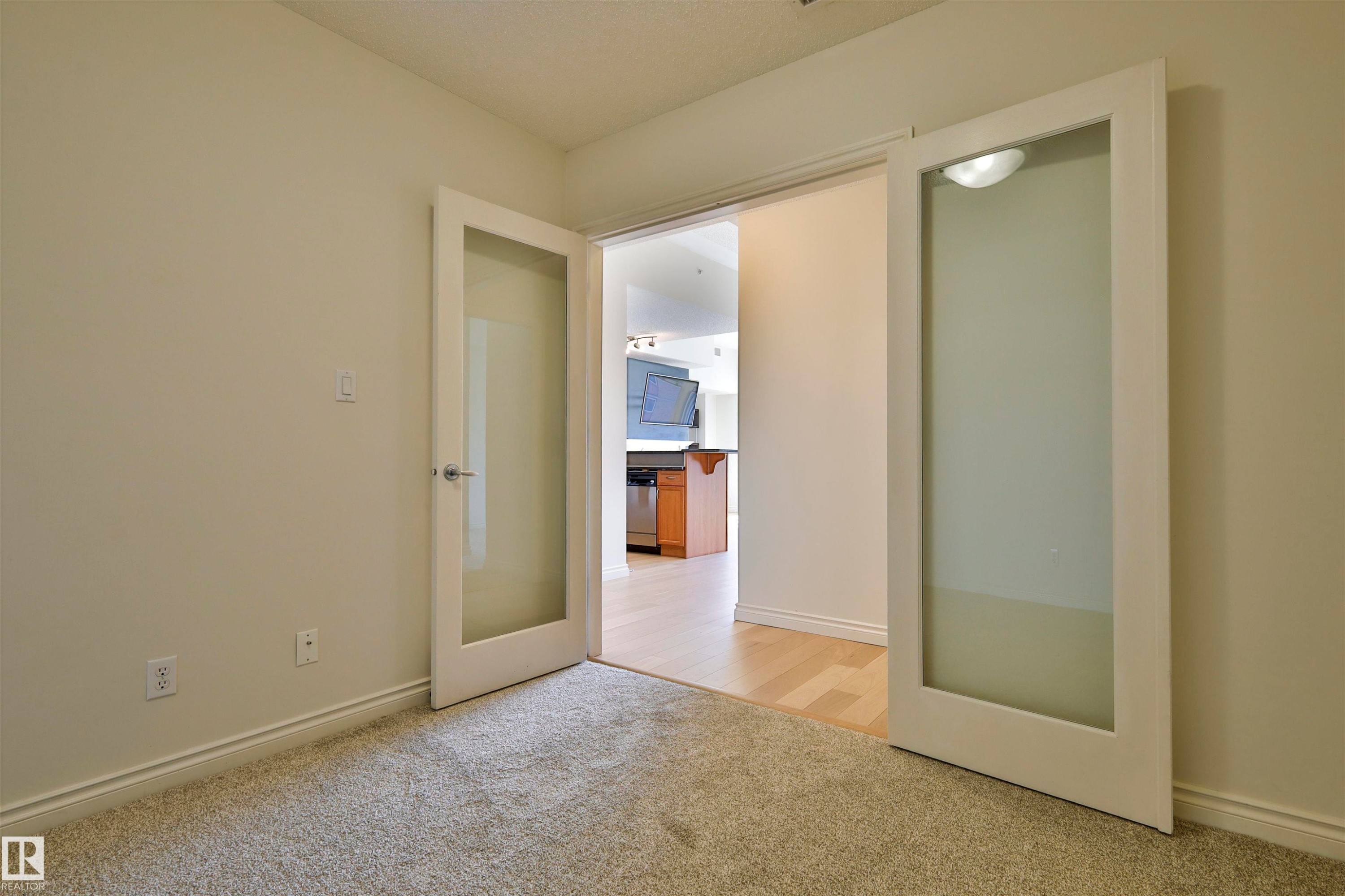 906 9020 Jasper Avenue, Edmonton, AB - Indoor Photo Showing Other Room