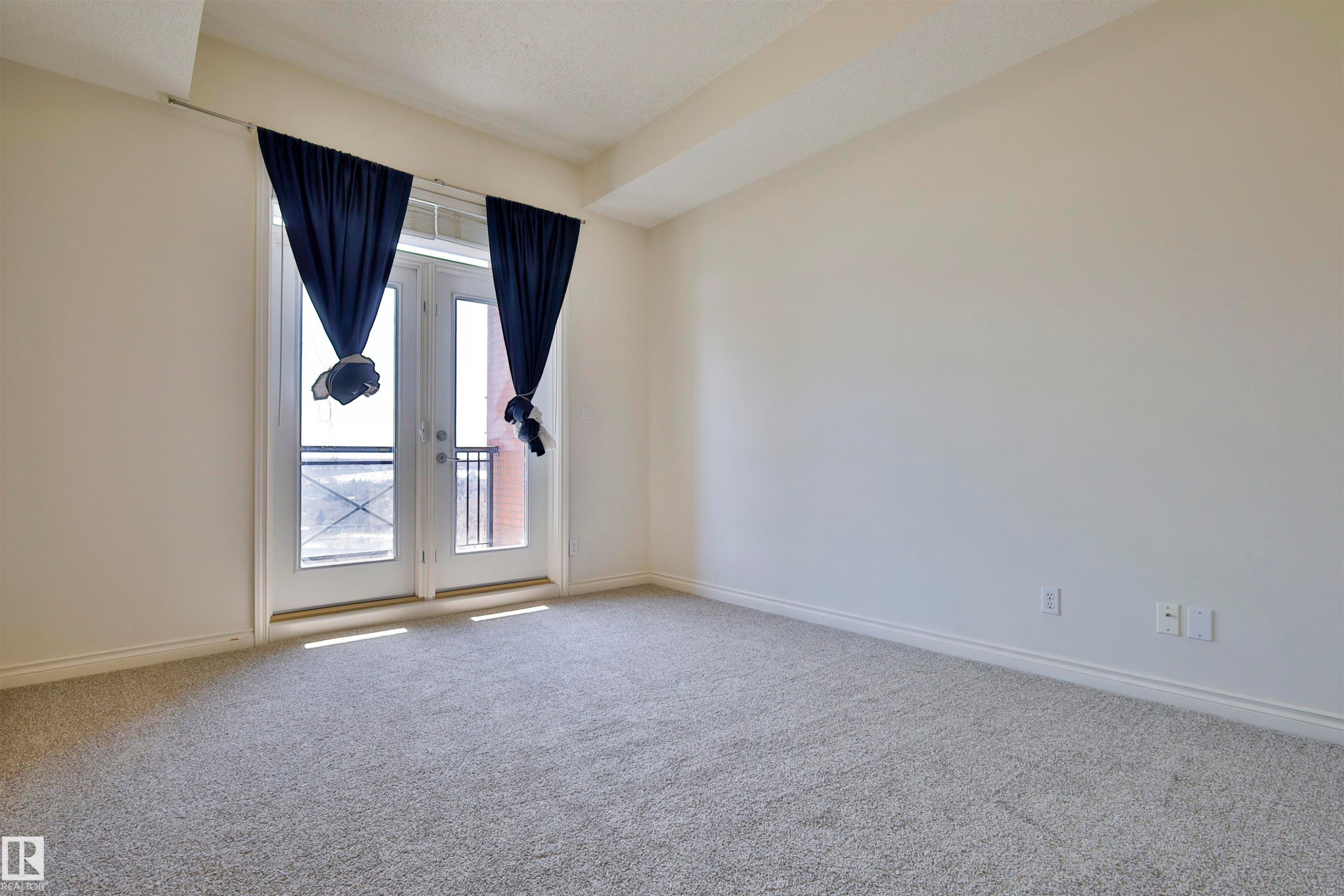 906 9020 Jasper Avenue, Edmonton, AB - Indoor Photo Showing Other Room
