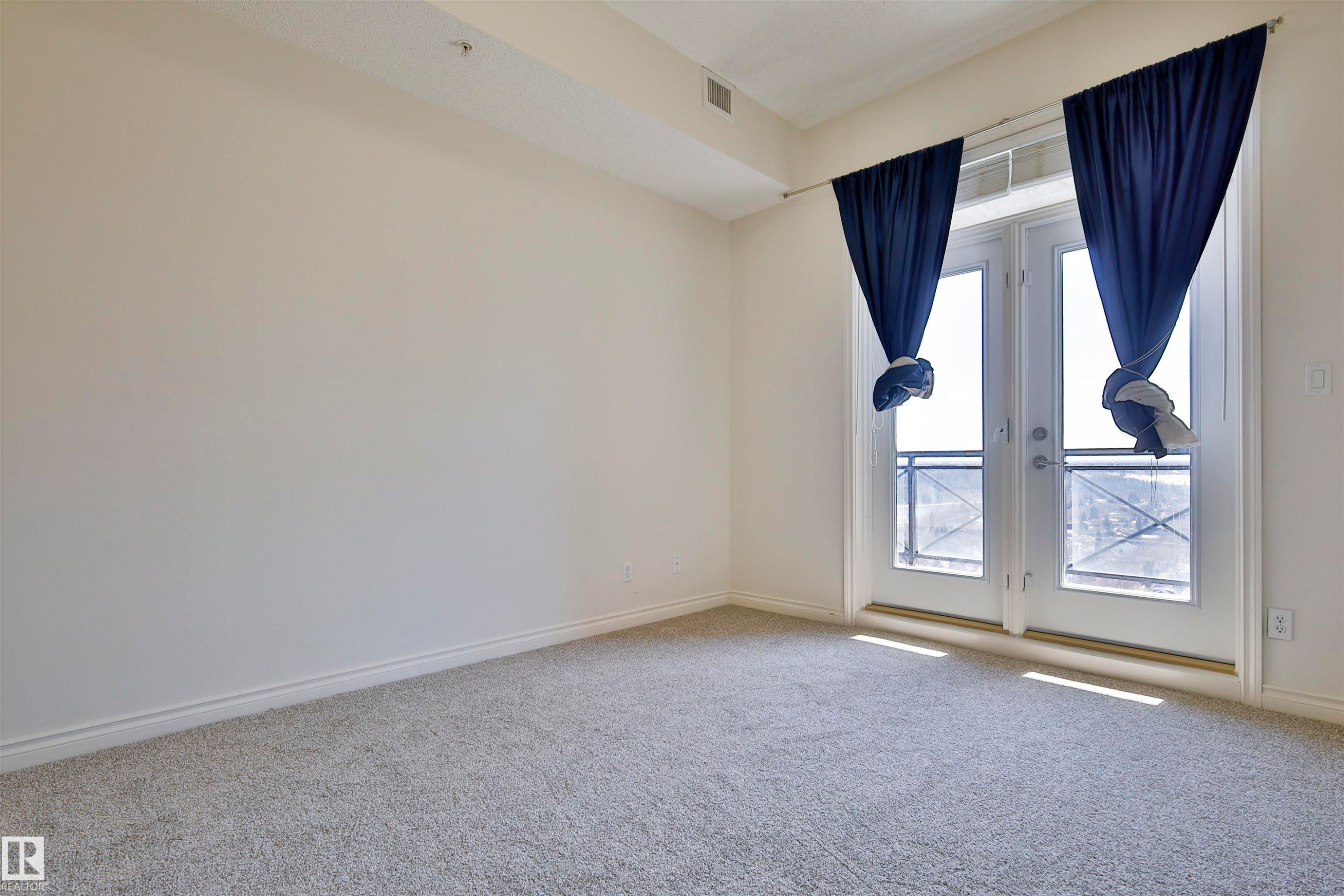 906 9020 Jasper Avenue, Edmonton, AB - Indoor Photo Showing Other Room