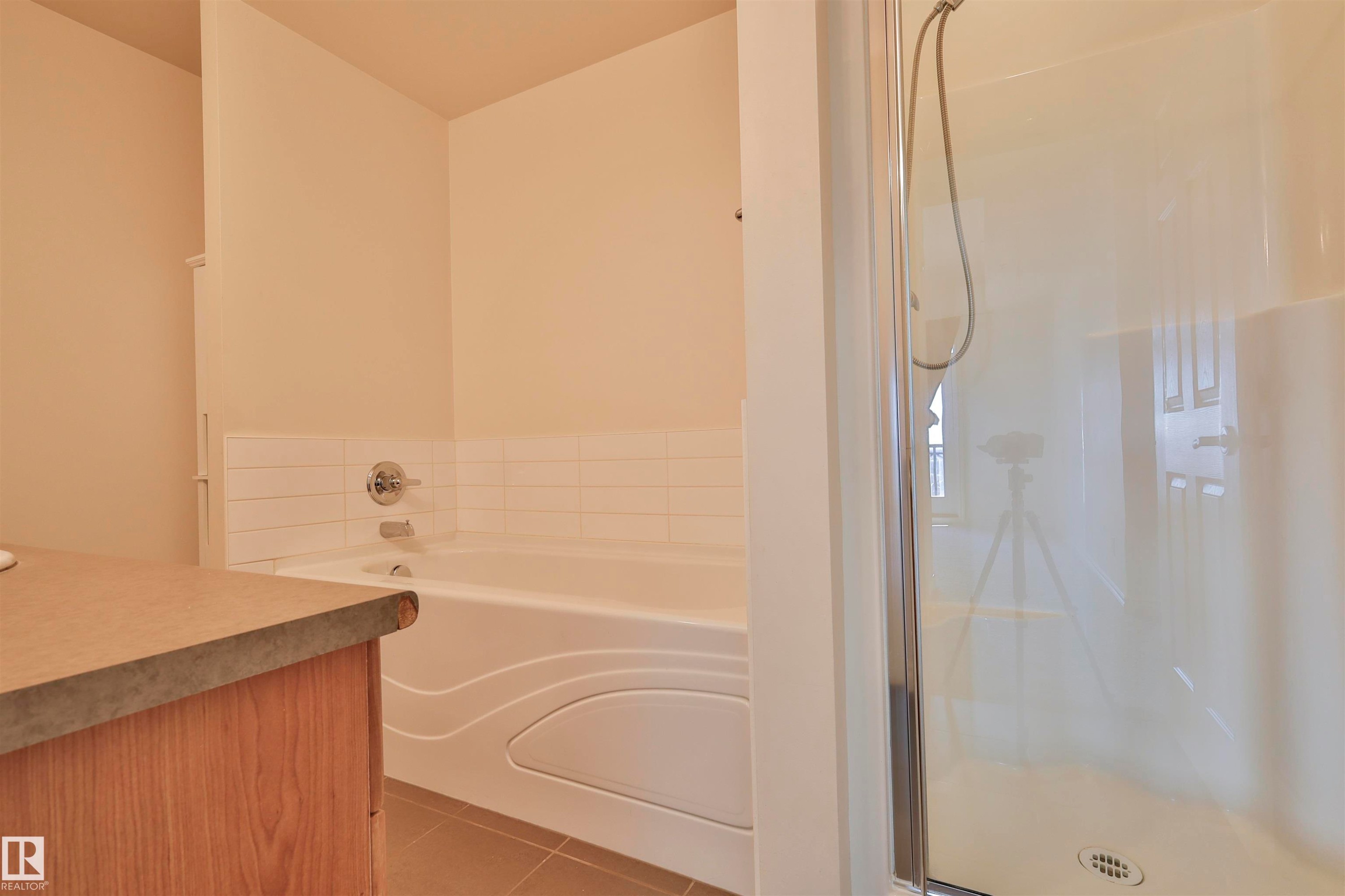 906 9020 Jasper Avenue, Edmonton, AB - Indoor Photo Showing Bathroom