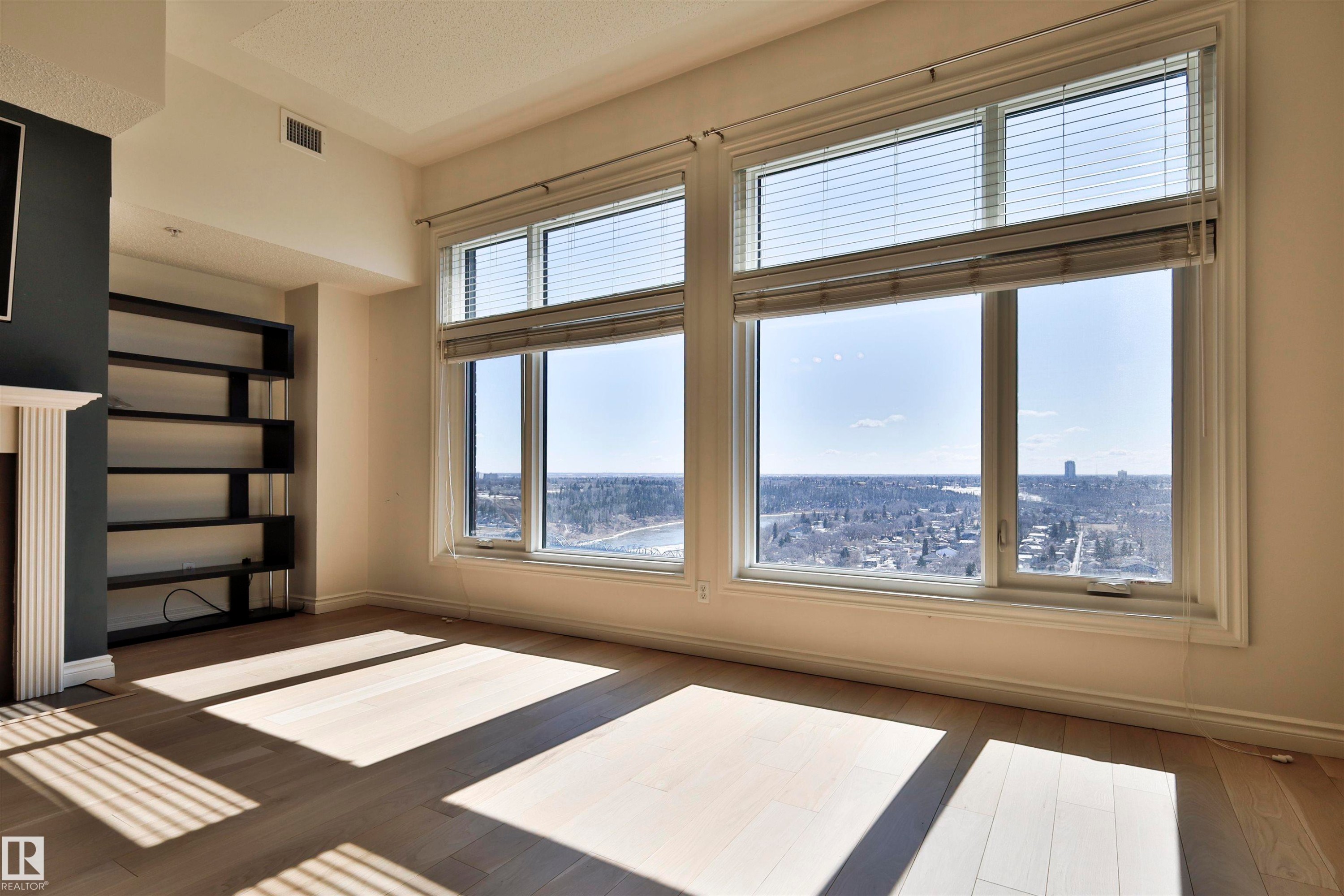 906 9020 Jasper Avenue, Edmonton, AB - Indoor Photo Showing Other Room