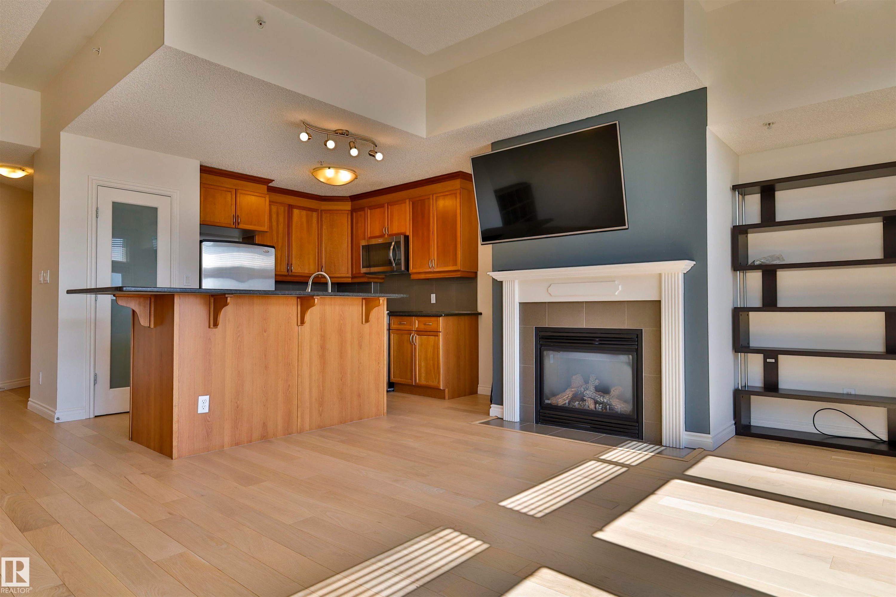 906 9020 Jasper Avenue, Edmonton, AB - Indoor With Fireplace