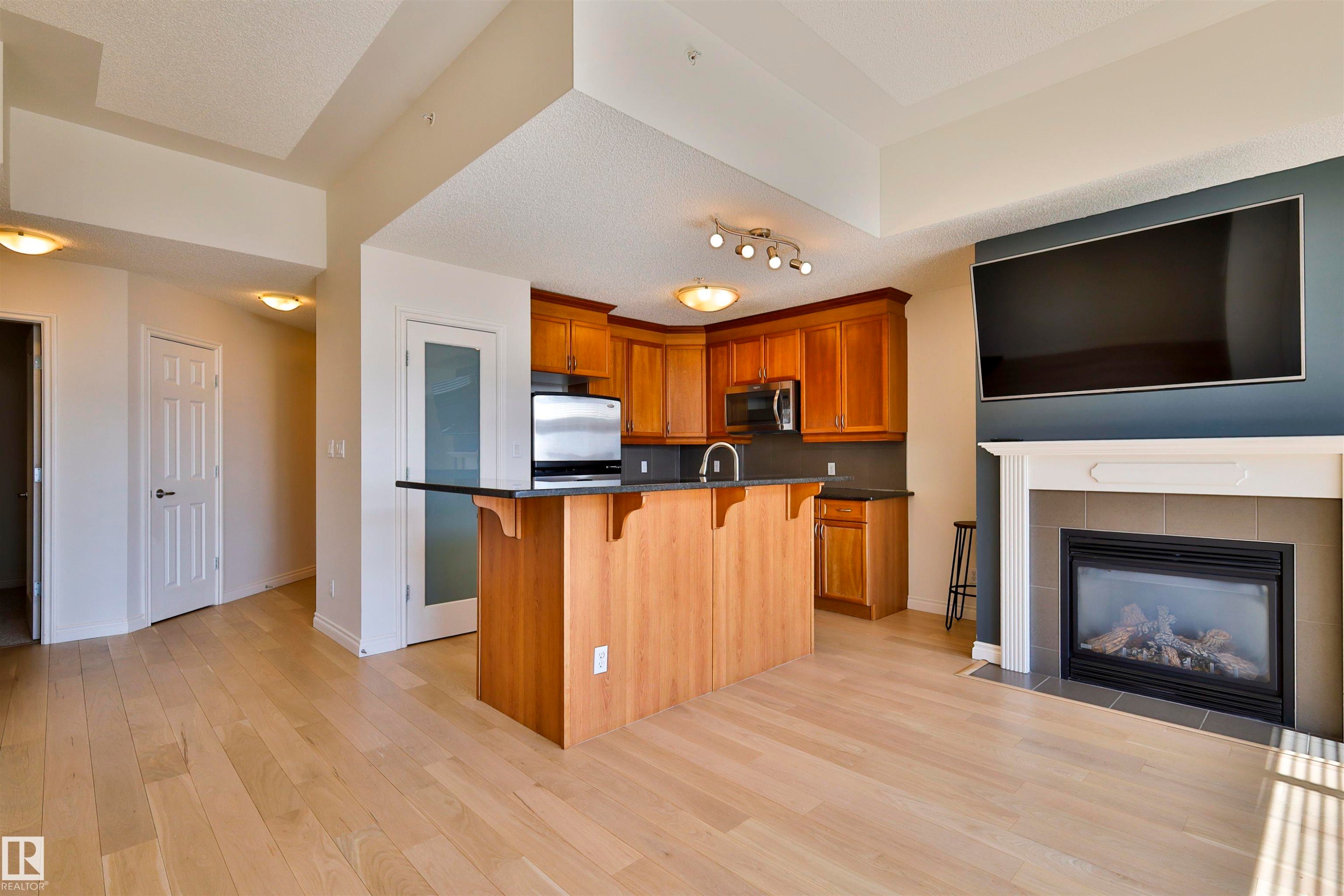 906 9020 Jasper Avenue, Edmonton, AB - Indoor With Fireplace