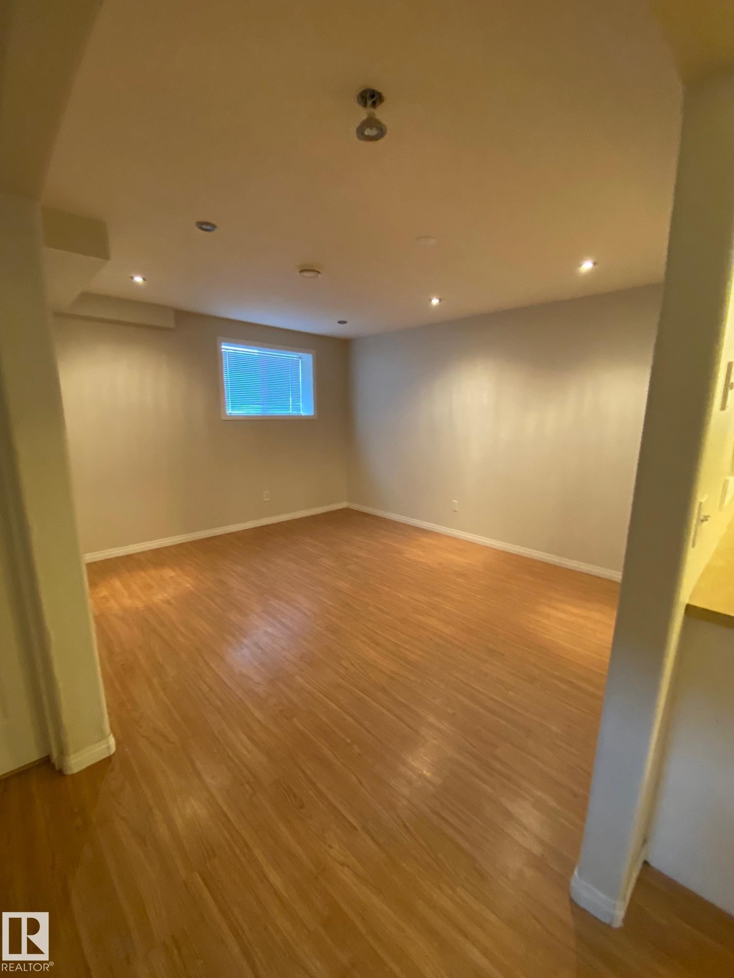 12005 95A Street, Edmonton, AB - Indoor