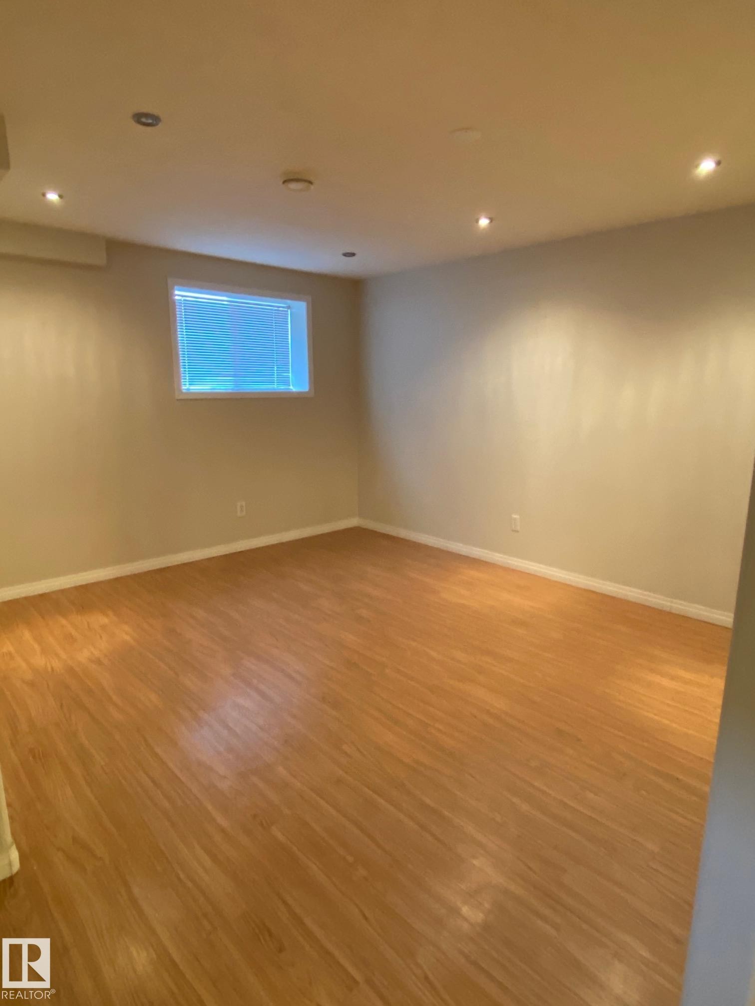 12005 95A Street, Edmonton, AB - Indoor