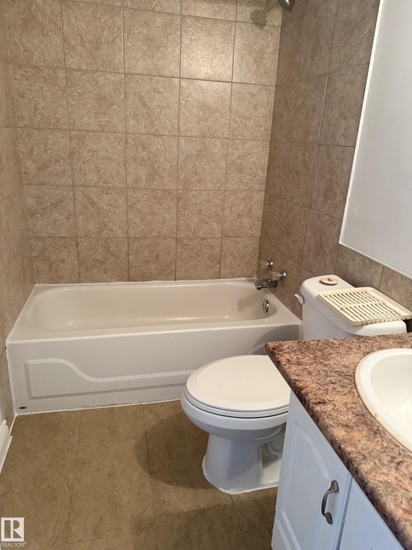 12005 95A Street, Edmonton, AB - Indoor Photo Showing Bathroom