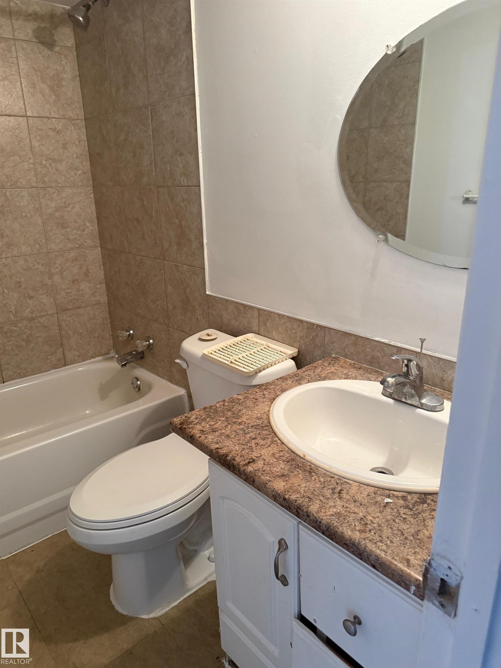 12005 95A Street, Edmonton, AB - Indoor Photo Showing Bathroom