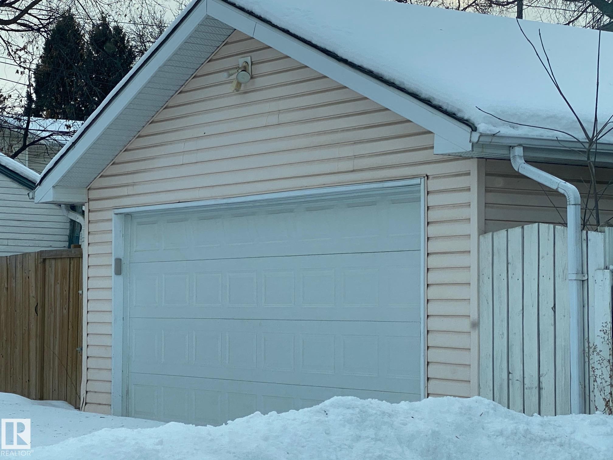 12005 95A Street, Edmonton, AB - Outdoor