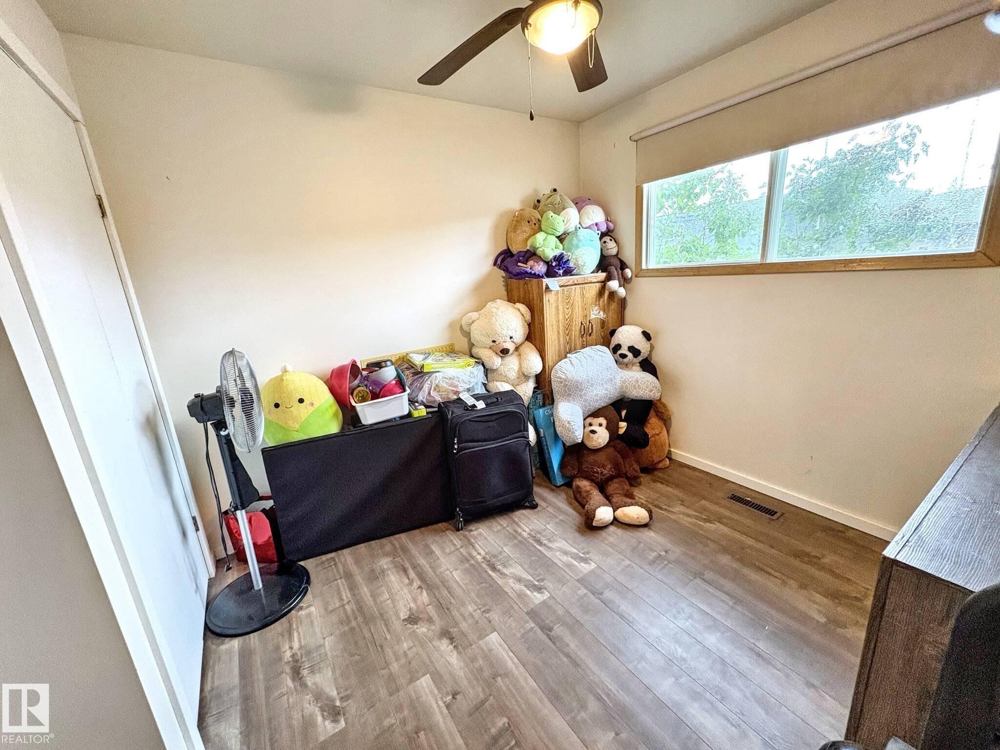 5025 54 Street, Glendon, AB - Indoor Photo Showing Other Room