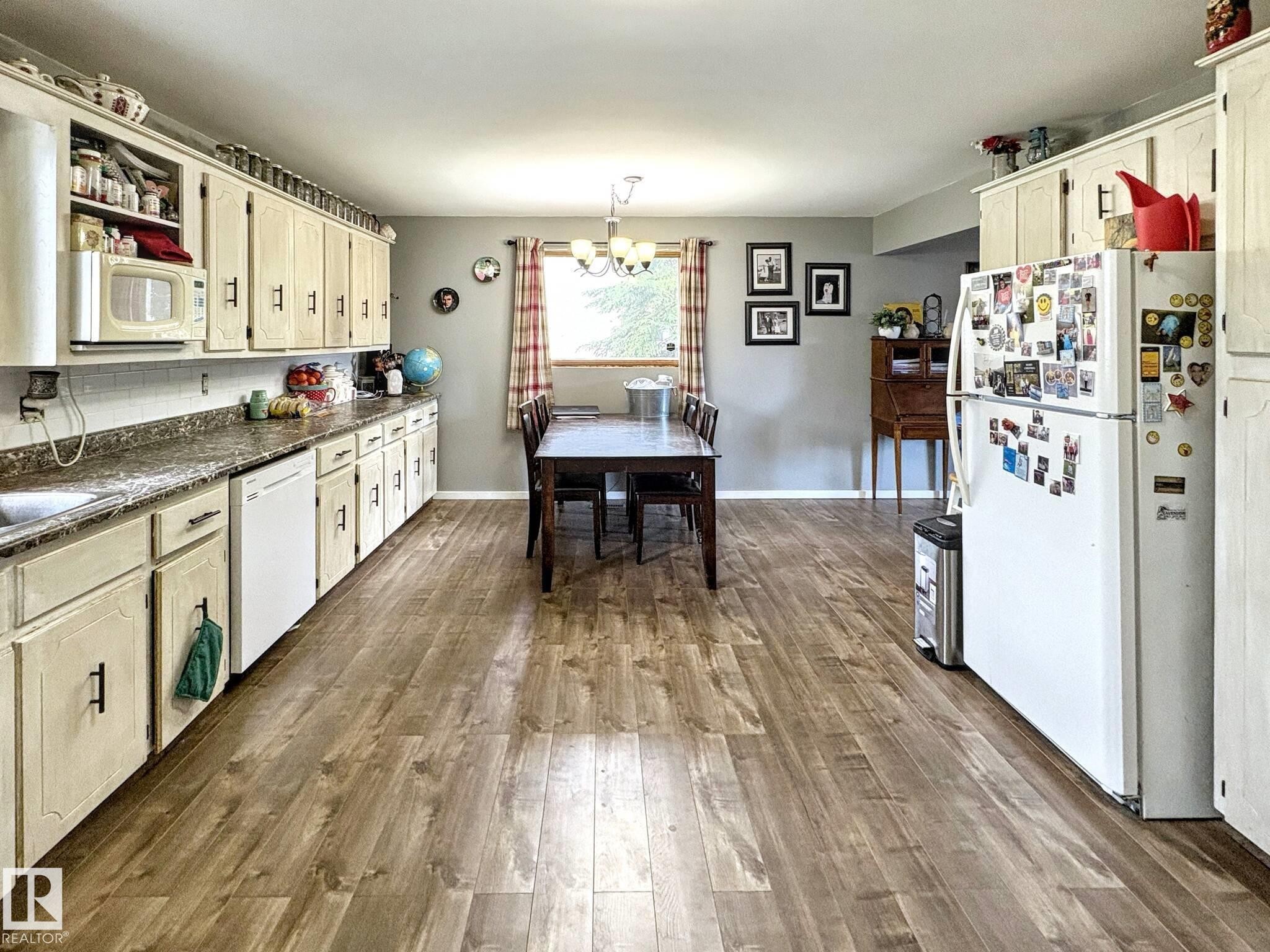 5025 54 Street, Glendon, AB - Indoor Photo Showing Kitchen