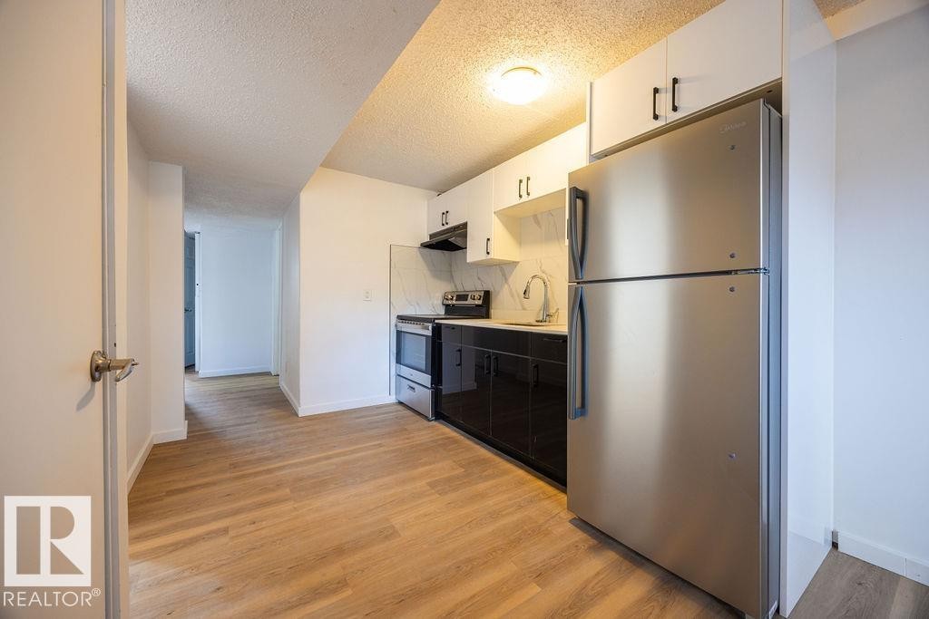 12822 123 Street, Edmonton, AB - Indoor Photo Showing Kitchen