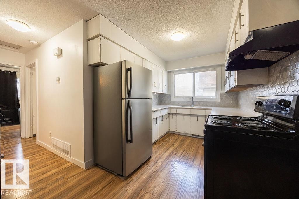 12822/12824 123 Street, Edmonton, AB - Indoor Photo Showing Kitchen