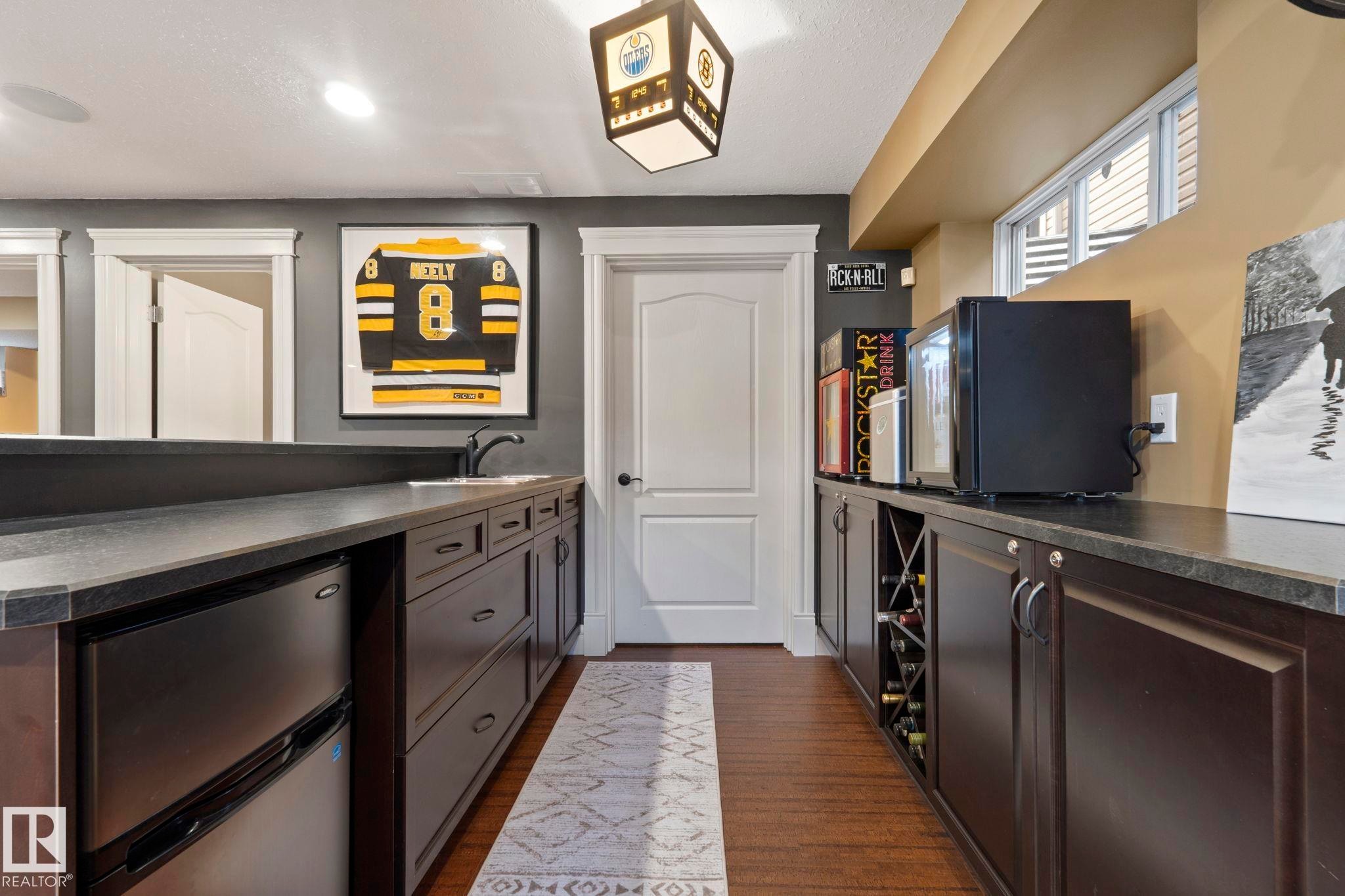 2011 126 Street, Edmonton, AB - Indoor