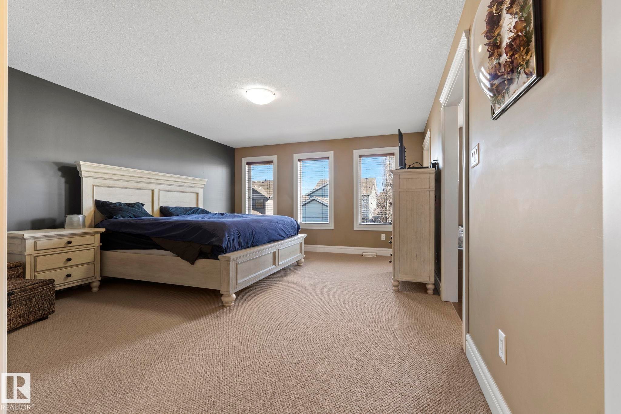 2011 126 Street, Edmonton, AB - Indoor Photo Showing Bedroom