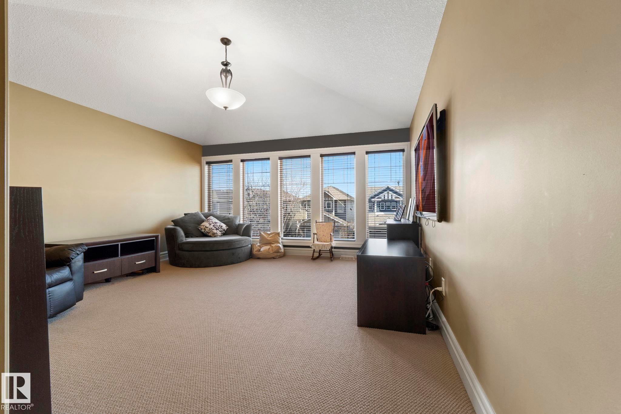 2011 126 Street, Edmonton, AB - Indoor