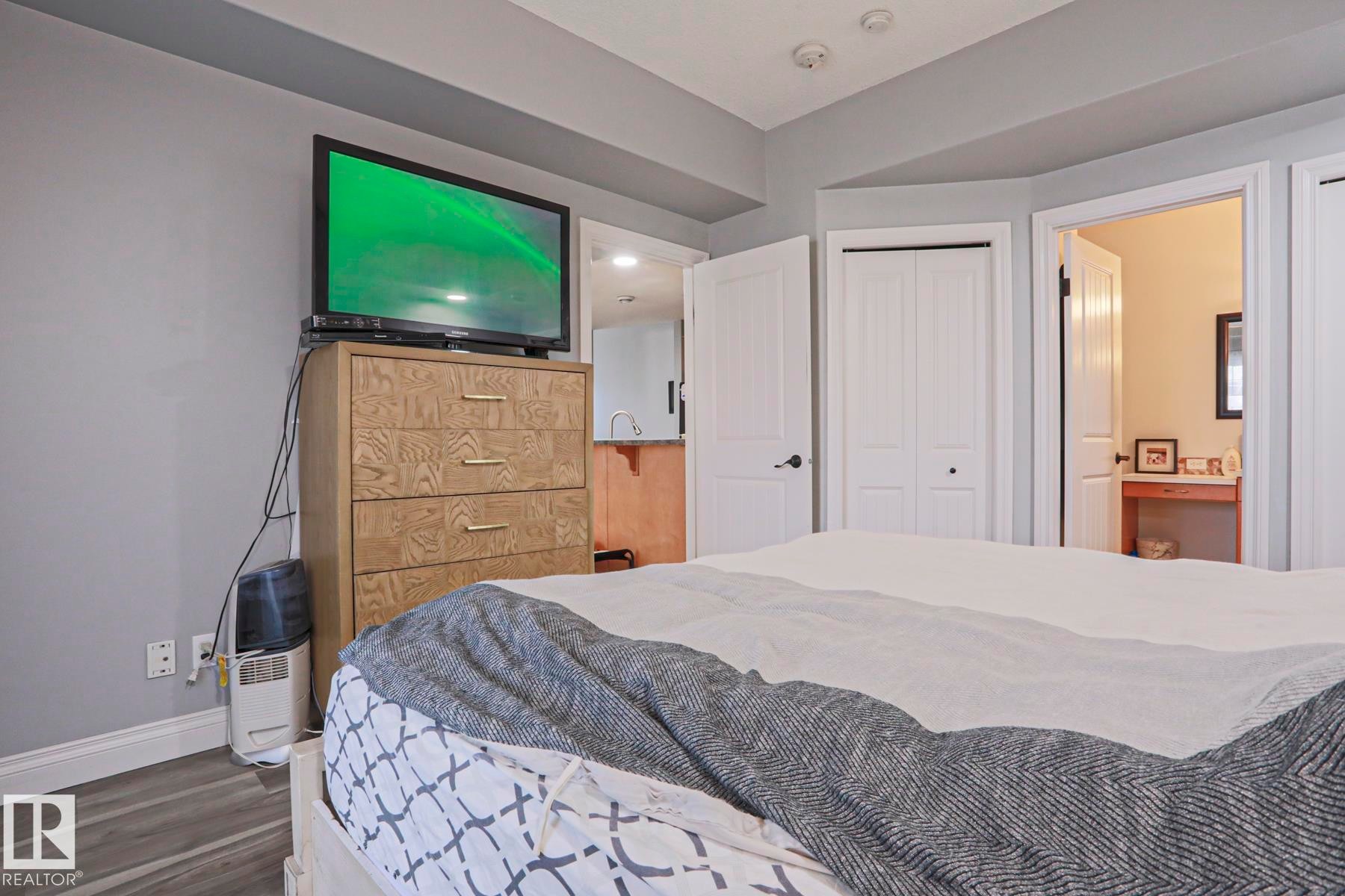 18 2565 Hanna Crescent, Edmonton, AB - Indoor Photo Showing Bedroom