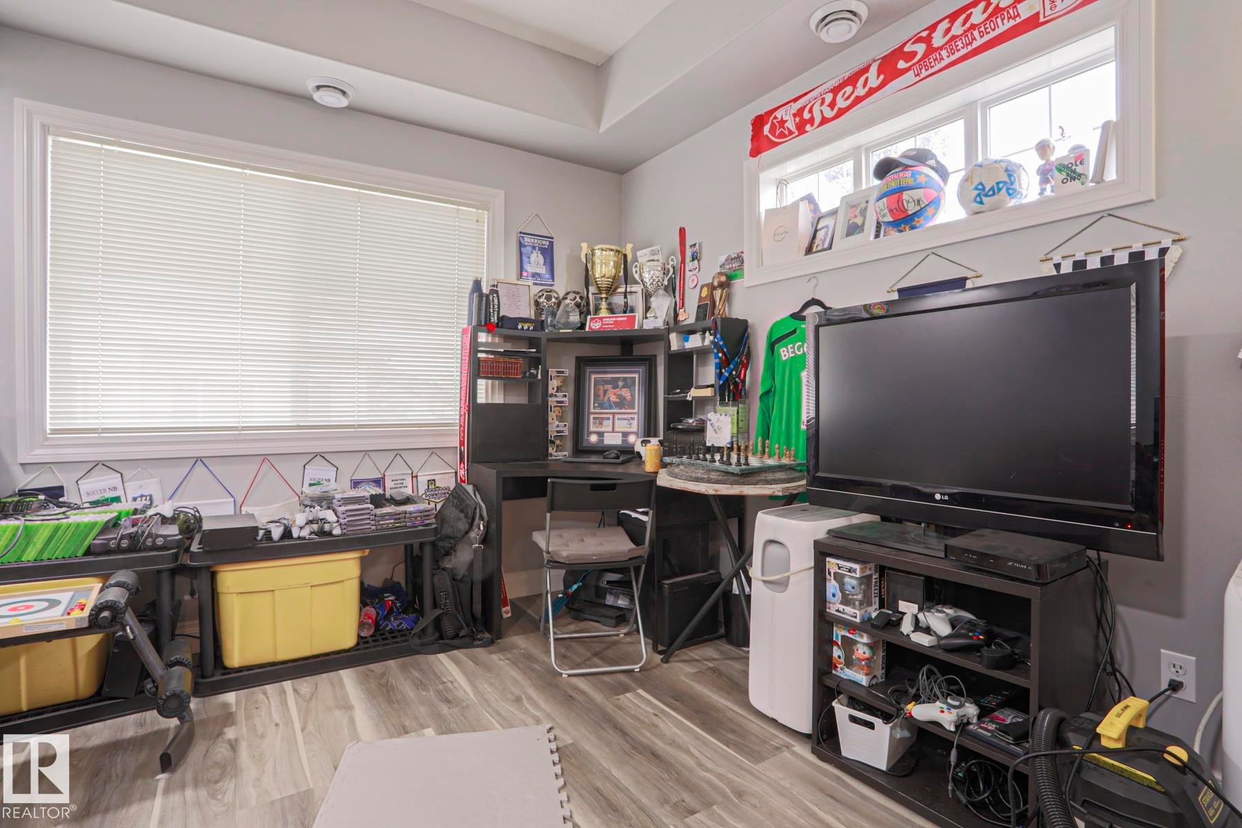 18 2565 Hanna Crescent, Edmonton, AB - Indoor