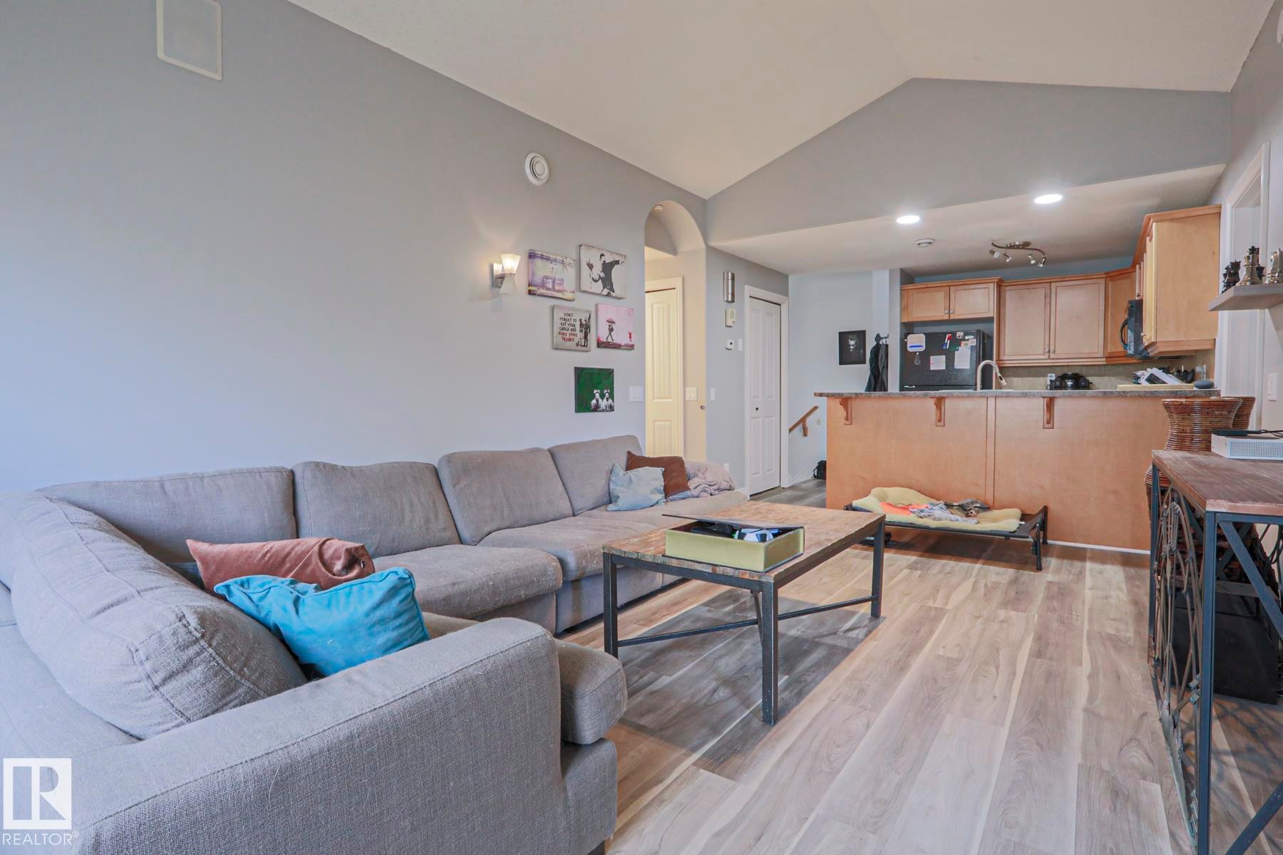 18 2565 Hanna Crescent, Edmonton, AB - Indoor Photo Showing Living Room