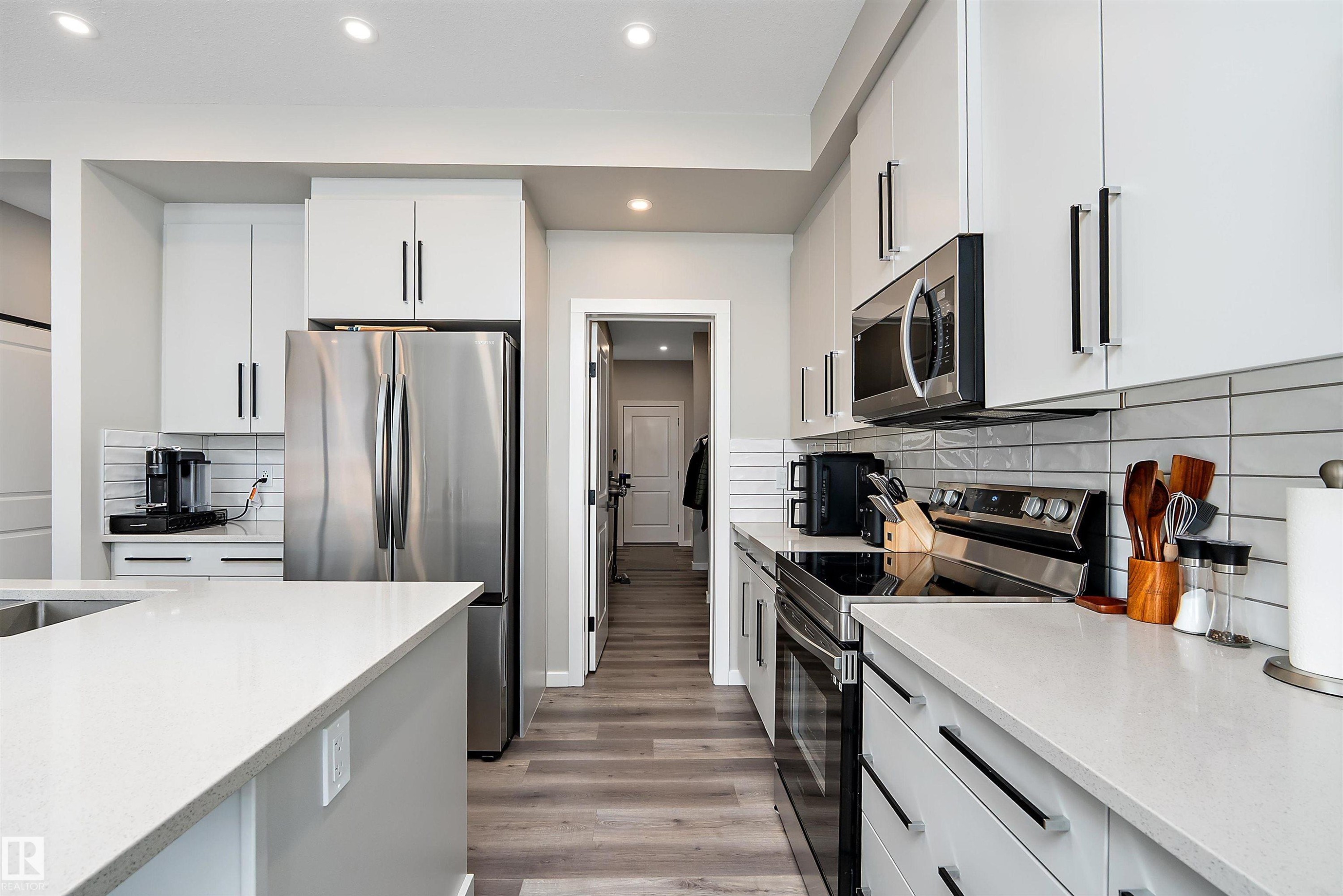 46 Chelles Wynd, St. Albert, AB - Indoor Photo Showing Kitchen With Upgraded Kitchen