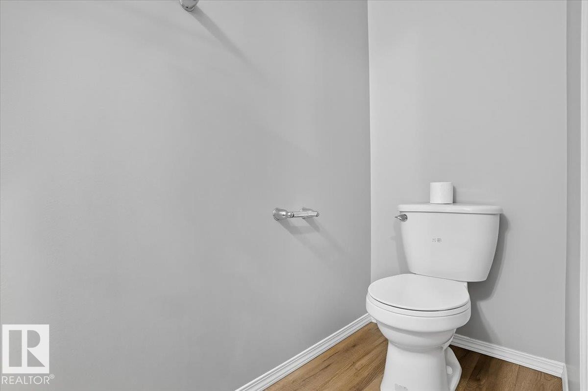 9046 Cooper Link, Edmonton, AB - Indoor Photo Showing Bathroom