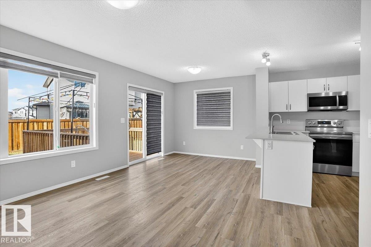 9046 Cooper Link, Edmonton, AB - Indoor Photo Showing Kitchen