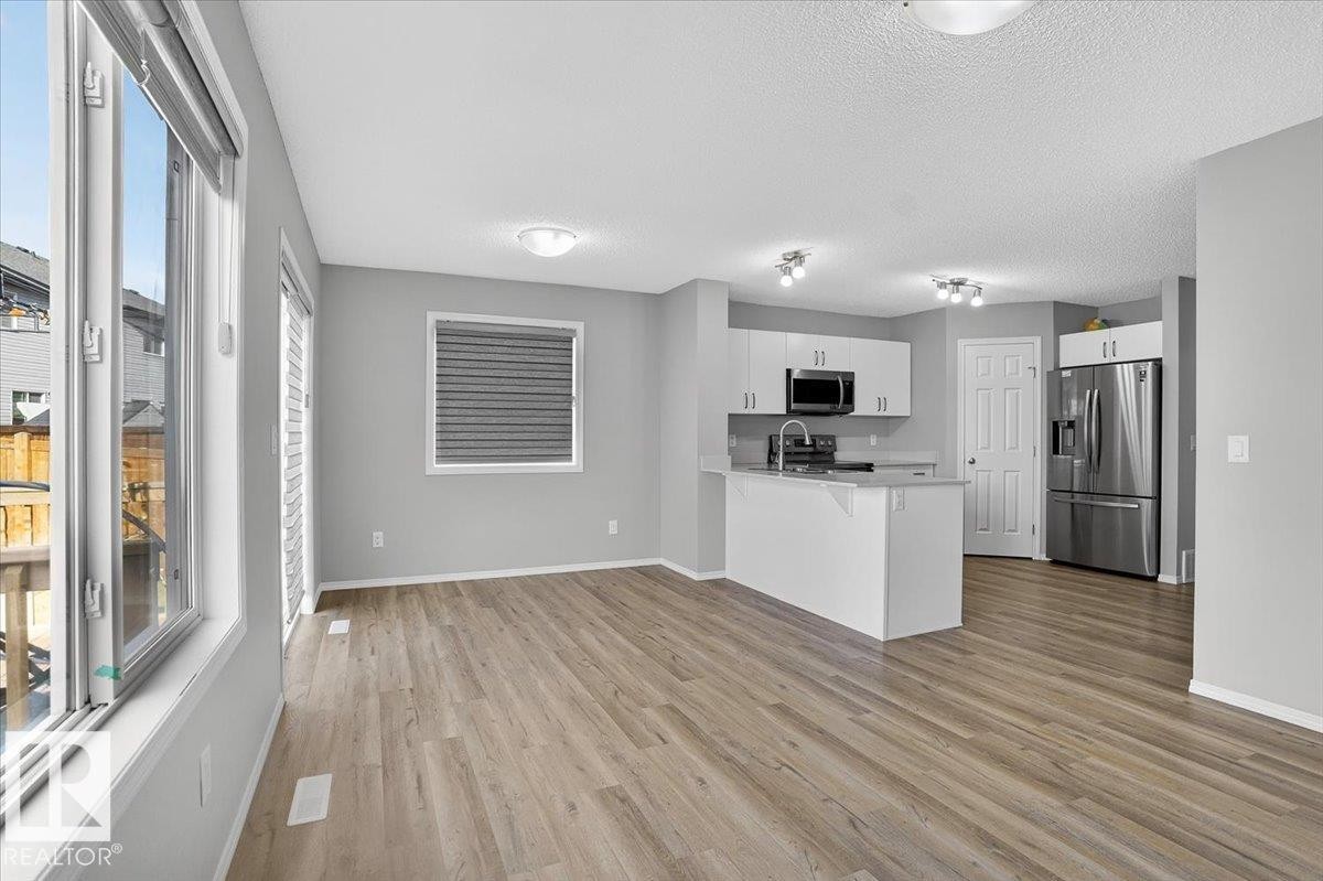 9046 Cooper Link, Edmonton, AB - Indoor Photo Showing Kitchen