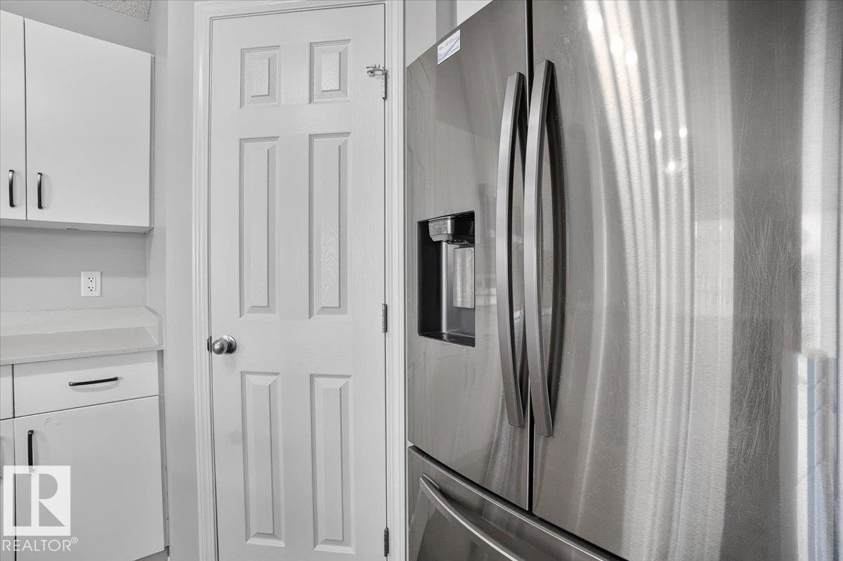 9046 Cooper Link, Edmonton, AB - Indoor