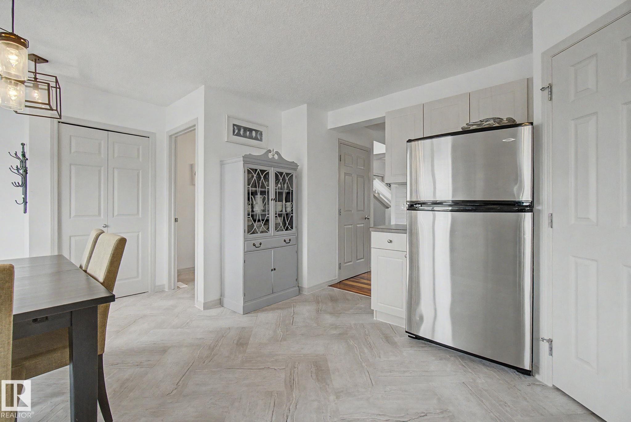 9111 213 Street, Edmonton, AB - Indoor Photo Showing Kitchen