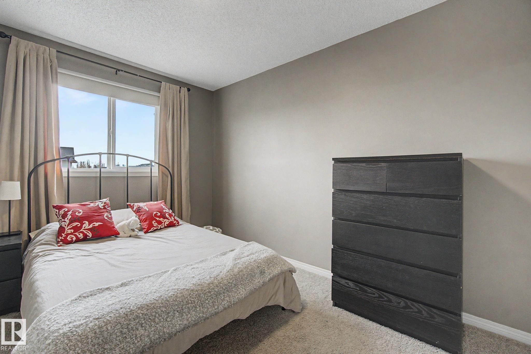 9111 213 Street, Edmonton, AB - Indoor Photo Showing Bedroom
