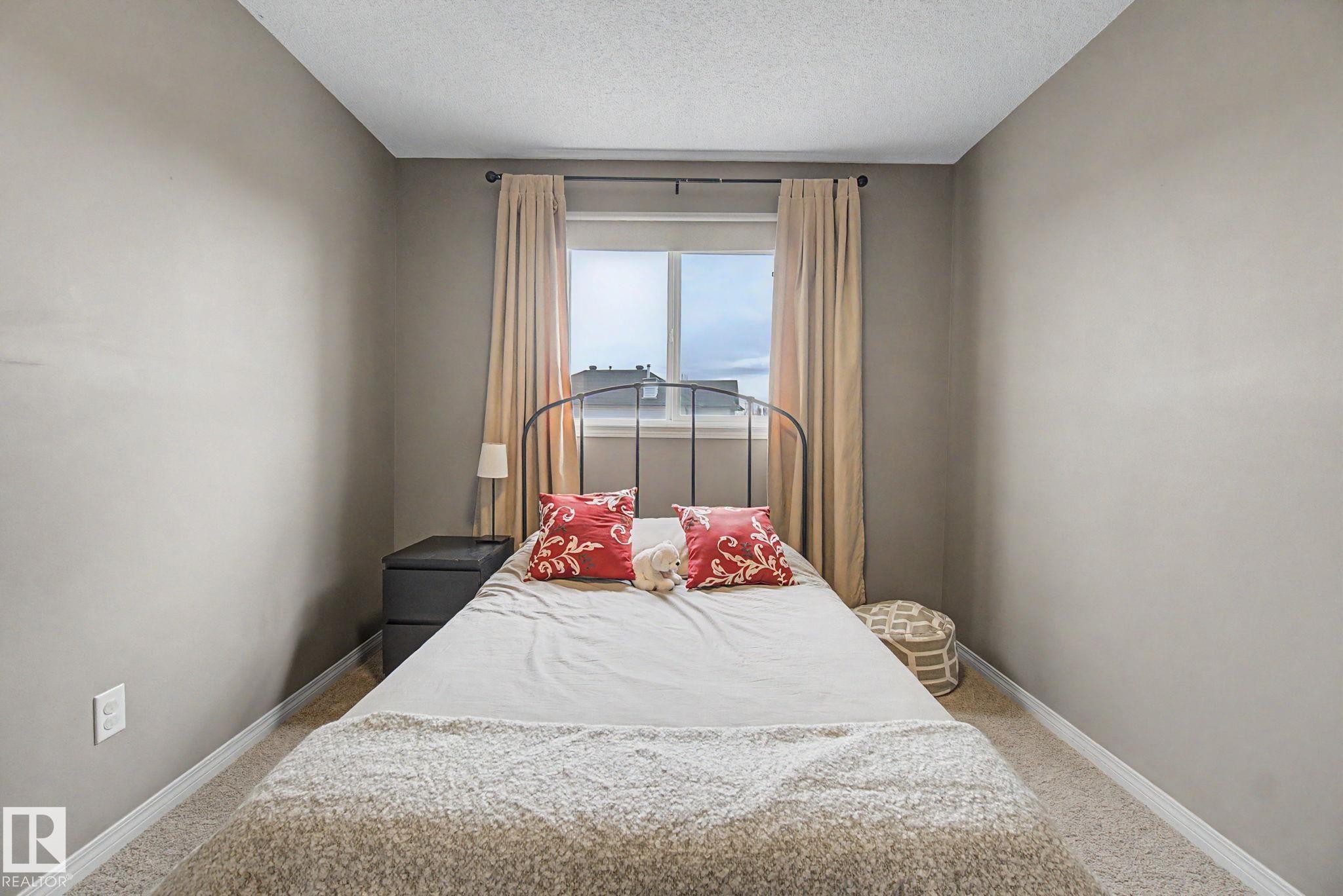 9111 213 Street, Edmonton, AB - Indoor Photo Showing Bedroom