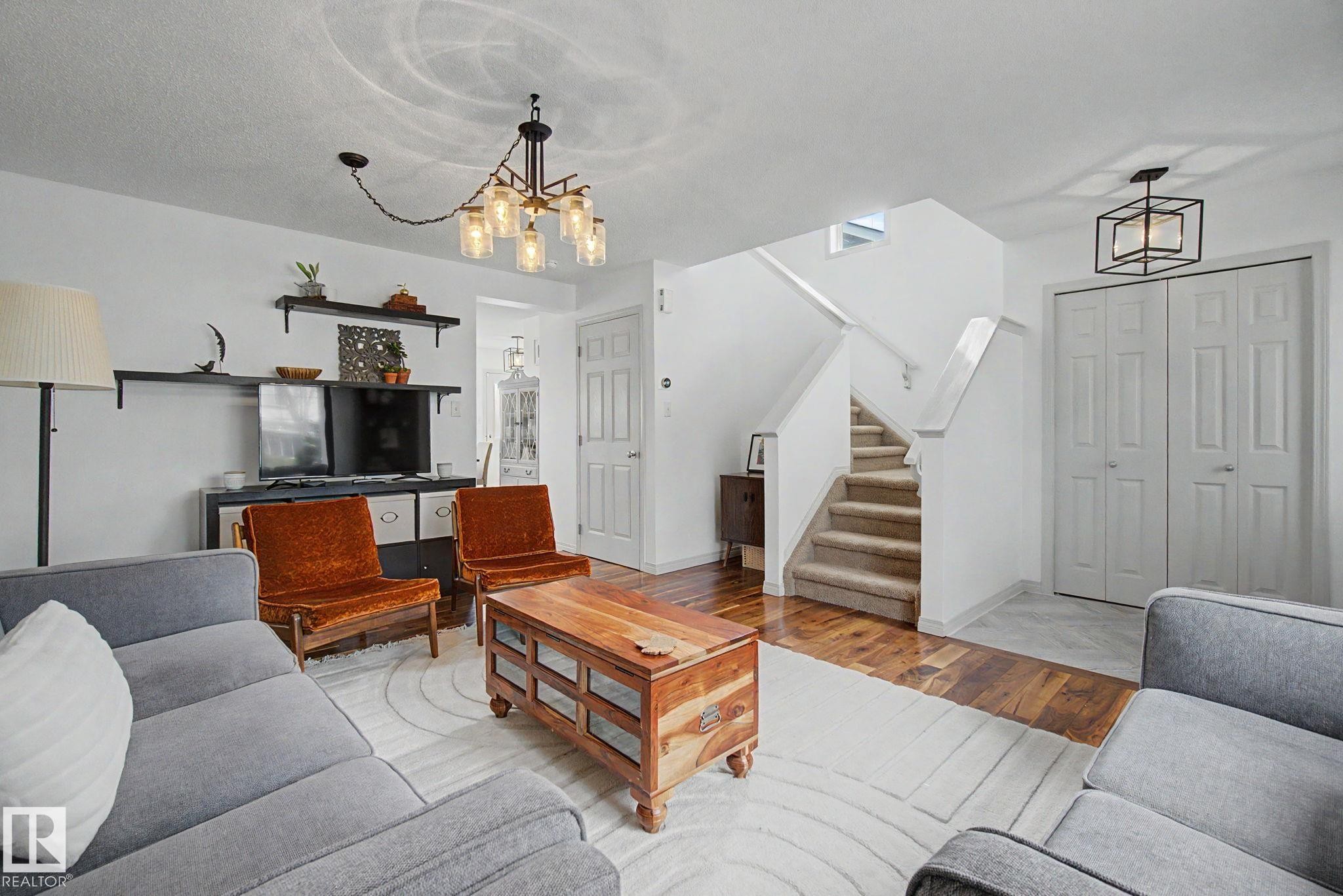 9111 213 Street, Edmonton, AB - Indoor Photo Showing Living Room
