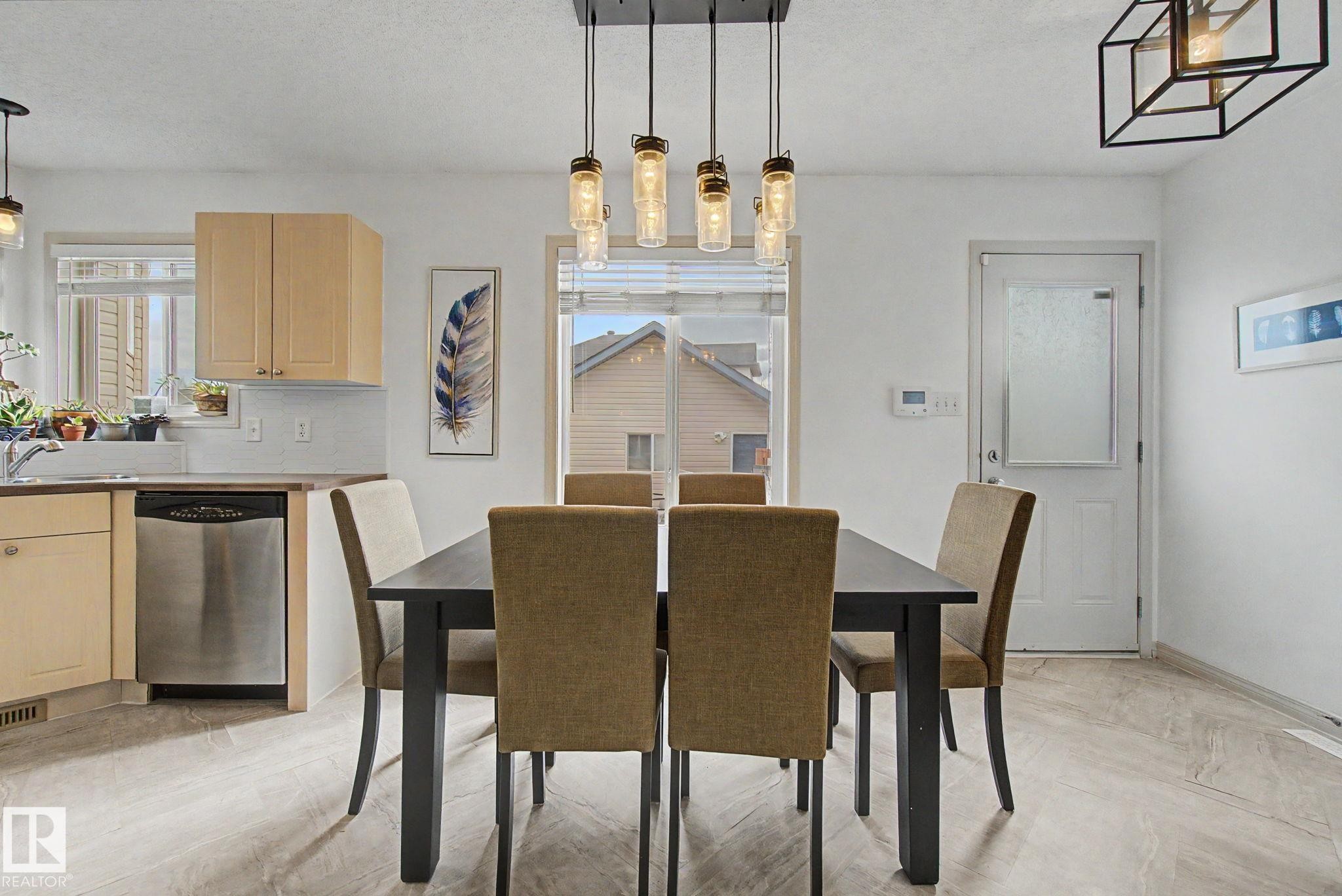 9111 213 Street, Edmonton, AB - Indoor
