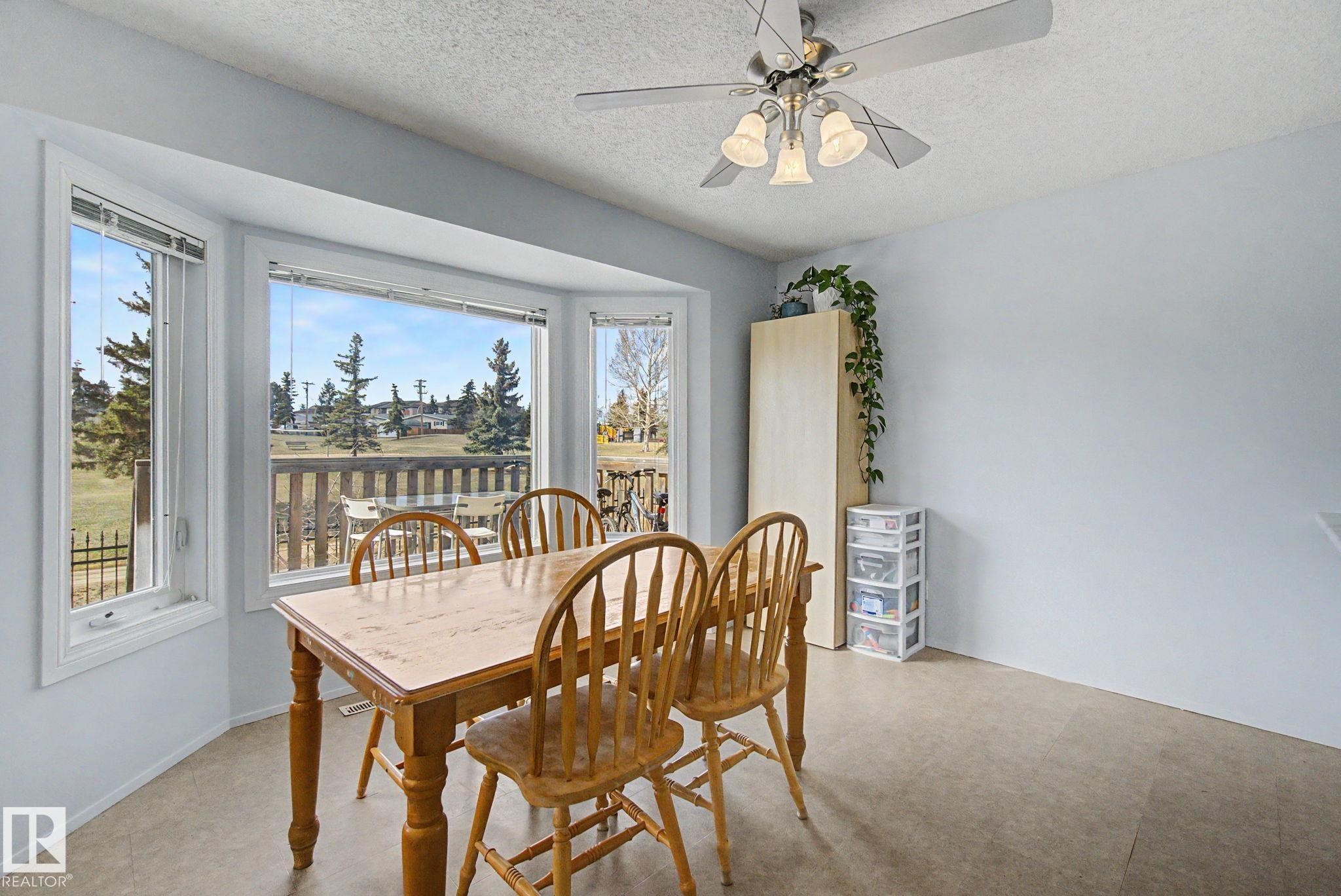 141 5 Aberdeen Way, Stony Plain, AB - Indoor Photo Showing Dining Room