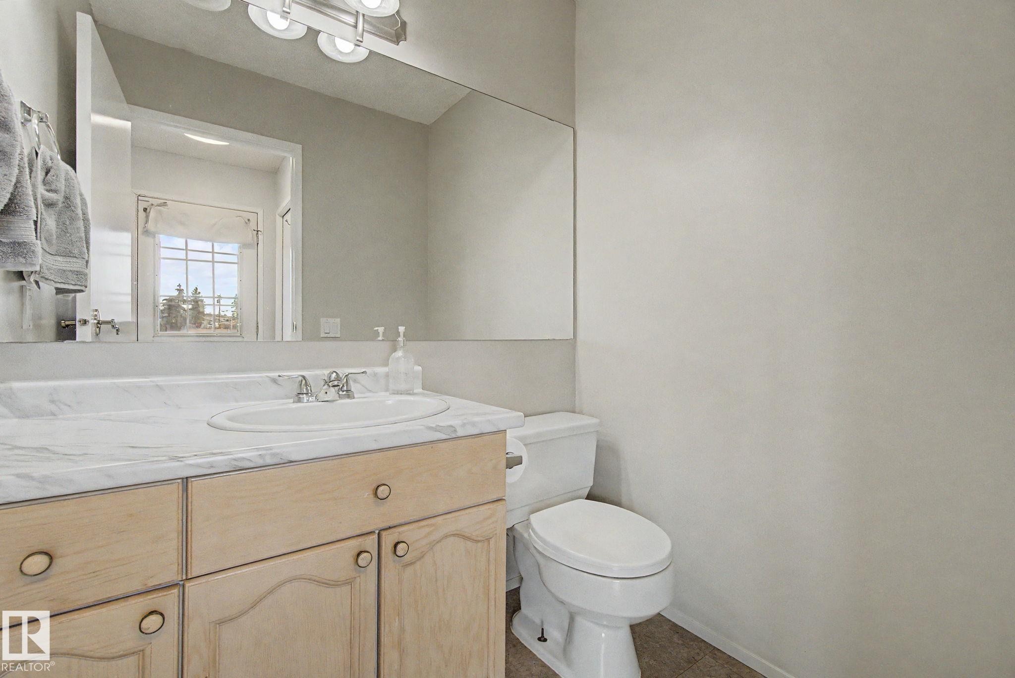 141 5 Aberdeen Way, Stony Plain, AB - Indoor Photo Showing Bathroom