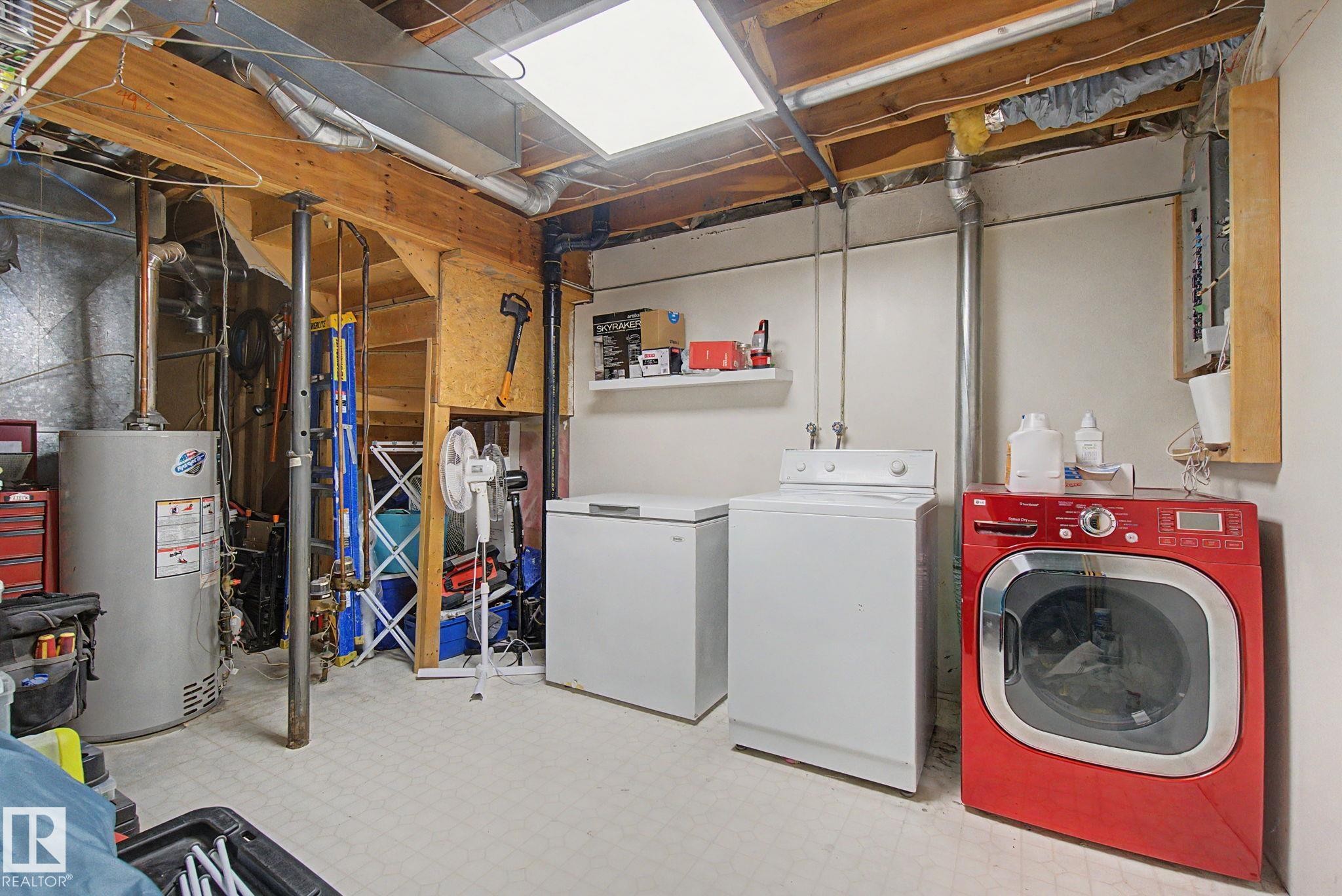 141 5 Aberdeen Way, Stony Plain, AB - Indoor Photo Showing Laundry Room