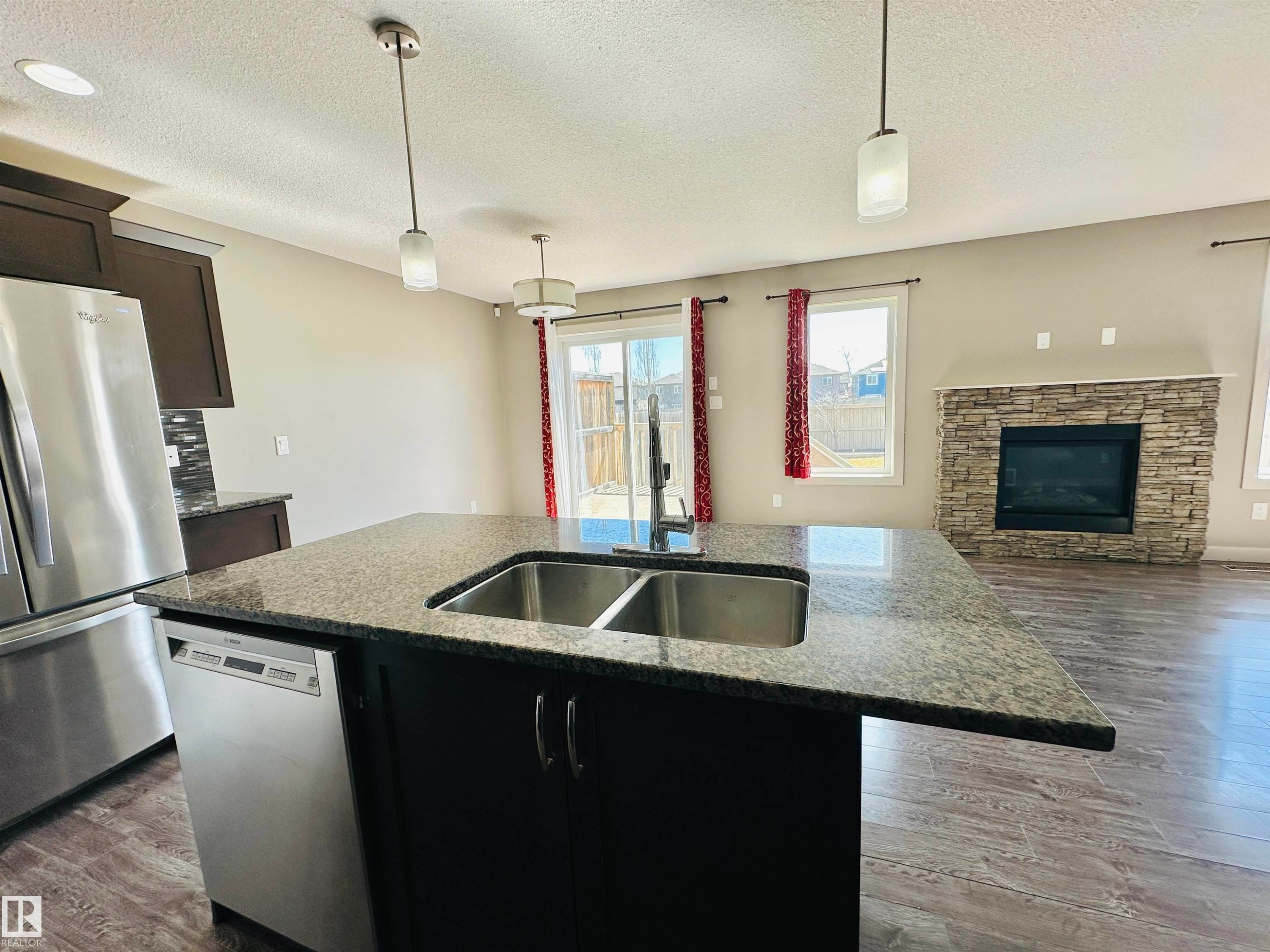 1655 Hammond Crescent, Edmonton, AB - Indoor Photo Showing Kitchen With Double Sink