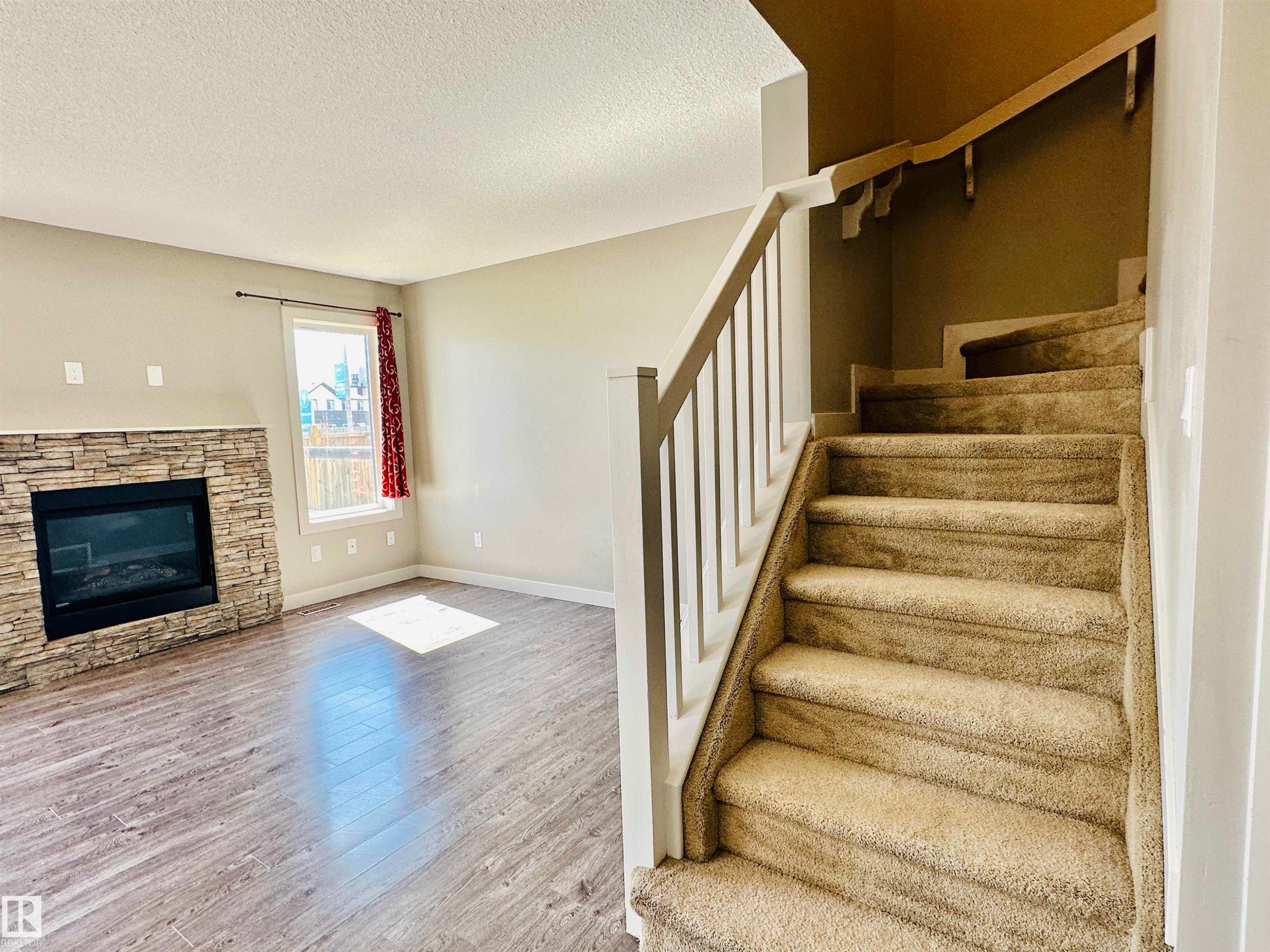 1655 Hammond Crescent, Edmonton, AB - Indoor With Fireplace