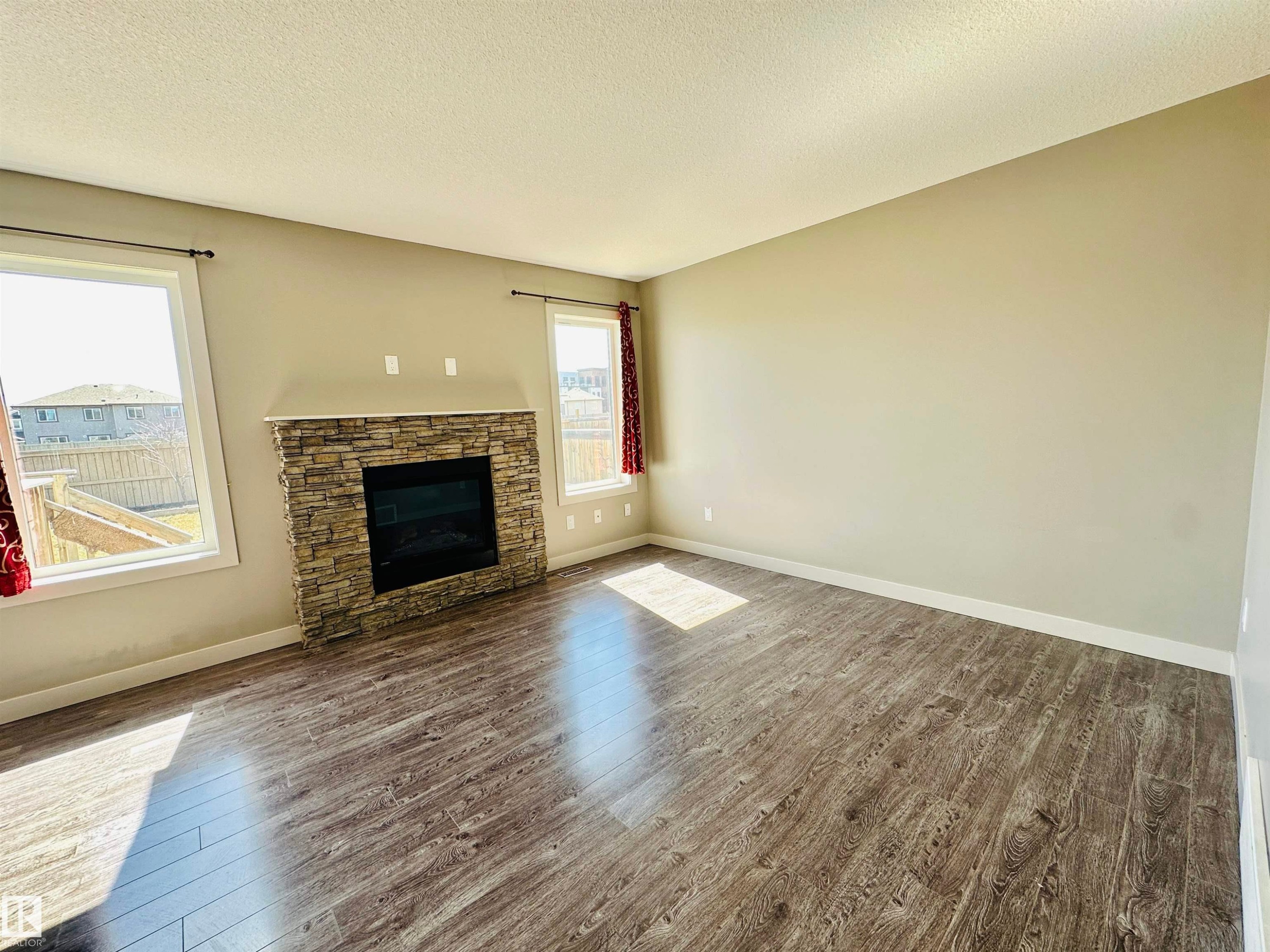 1655 Hammond Crescent, Edmonton, AB - Indoor Photo Showing Living Room With Fireplace