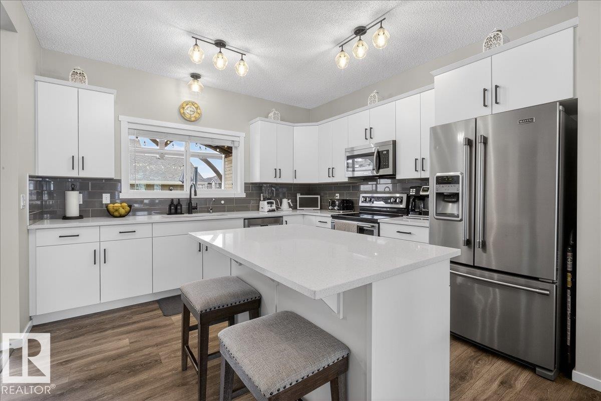 2530 Orchards Way, Edmonton, AB - Indoor Photo Showing Kitchen With Upgraded Kitchen