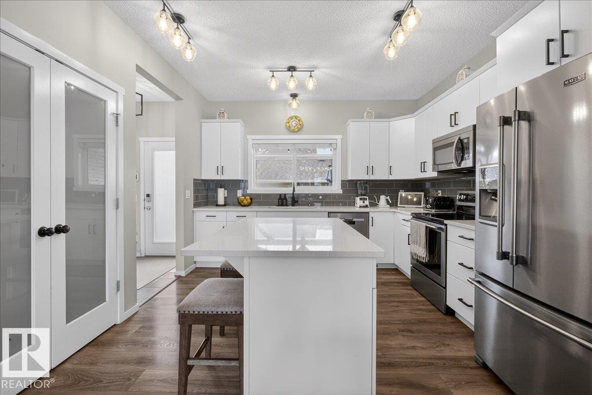 2530 Orchards Way, Edmonton, AB - Indoor Photo Showing Kitchen With Upgraded Kitchen