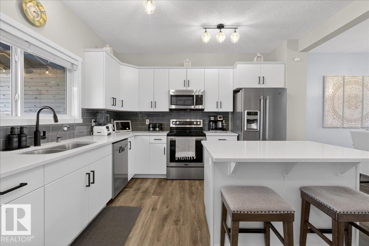 2530 Orchards Way, Edmonton, AB - Indoor Photo Showing Kitchen With Double Sink With Upgraded Kitchen