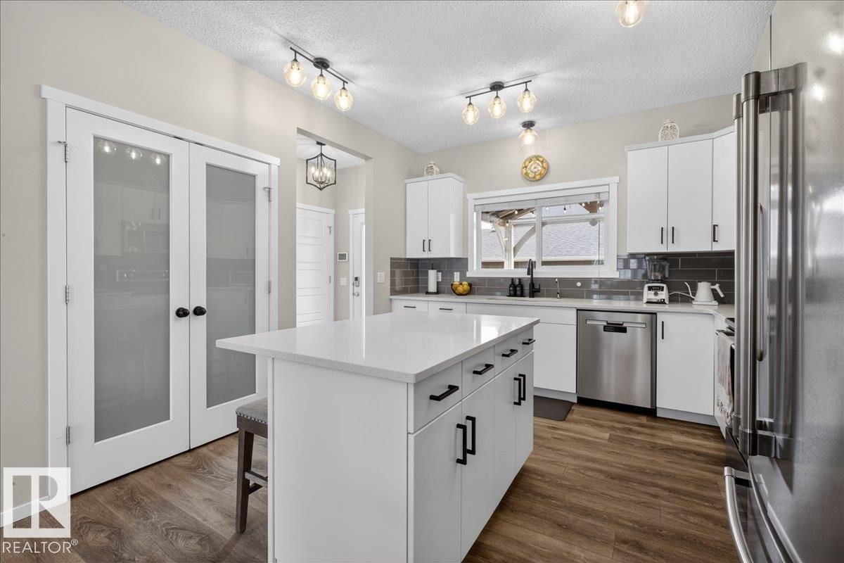 2530 Orchards Way, Edmonton, AB - Indoor Photo Showing Kitchen
